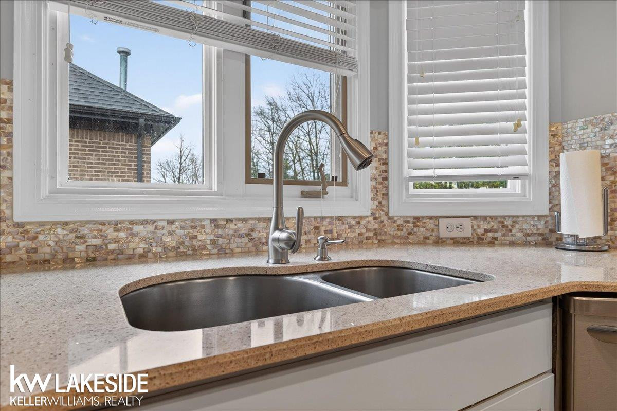 16152 Kingsway Drive, MI 48044 — Photo 12