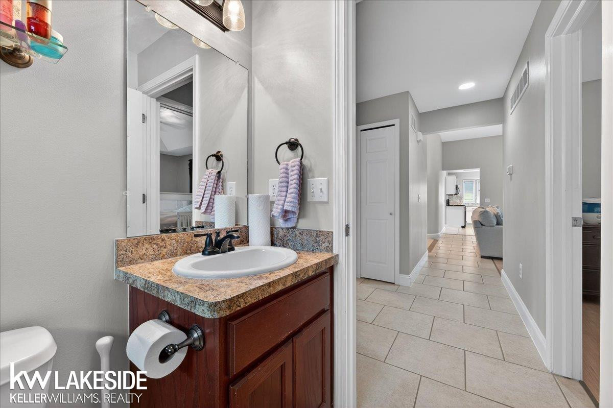 16152 Kingsway Drive, MI 48044 — Photo 20