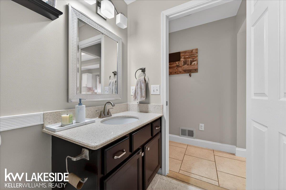 16152 Kingsway Drive, MI 48044 — Photo 25