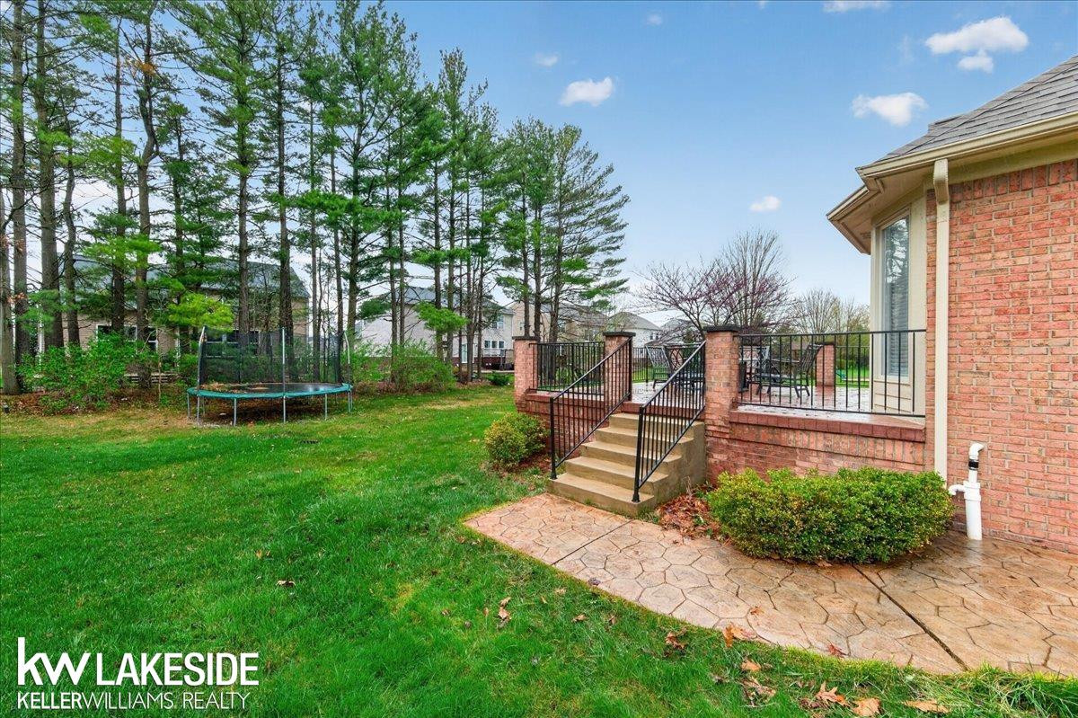 16152 Kingsway Drive, MI 48044 — Photo 31