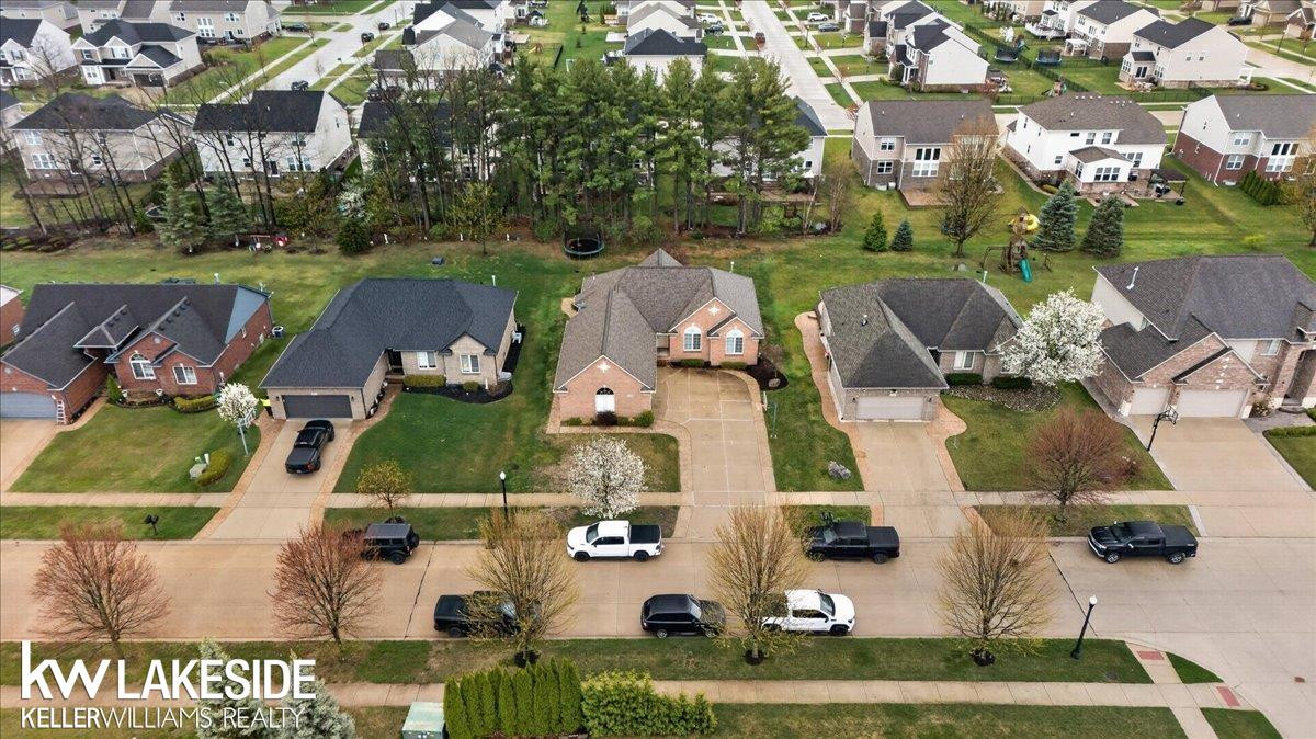 16152 Kingsway Drive, MI 48044 — Photo 34
