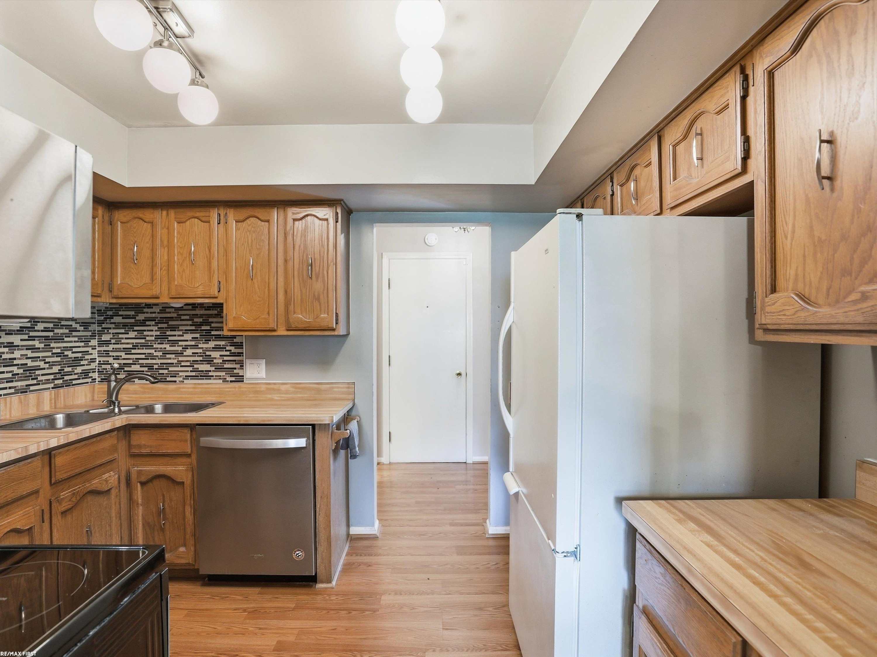 42552 Beverly Way, Clinton Twp, MI 48038 — Photo 11