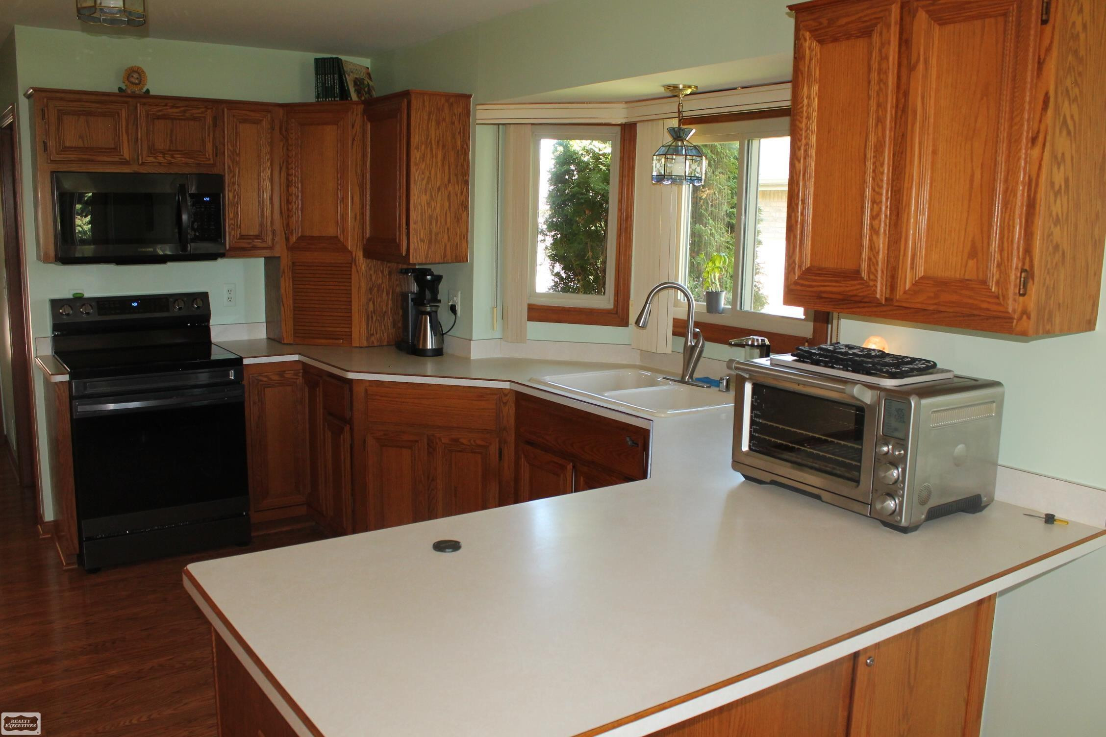 51392 Nicolette Road, MI 48047 — Photo 11
