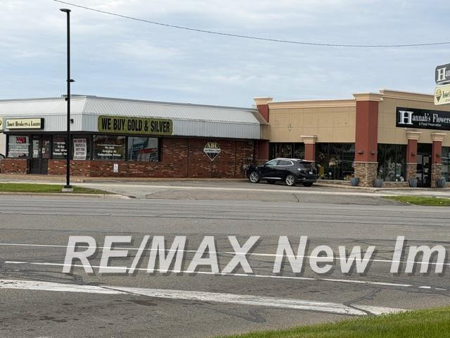 1602 S Saginaw Road, Midland, MI 48640