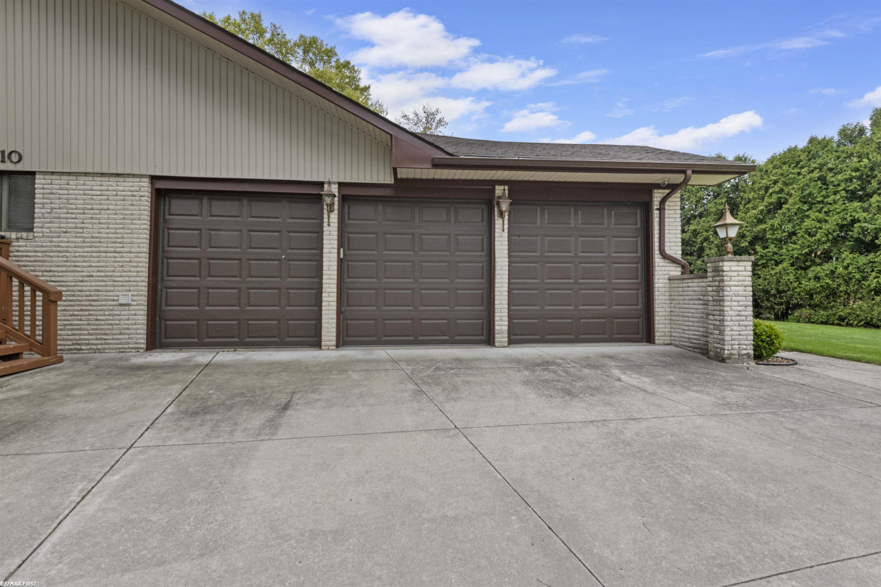 6910 Montgomery Drive, Shelby Twp, MI 48316 — Photo 33