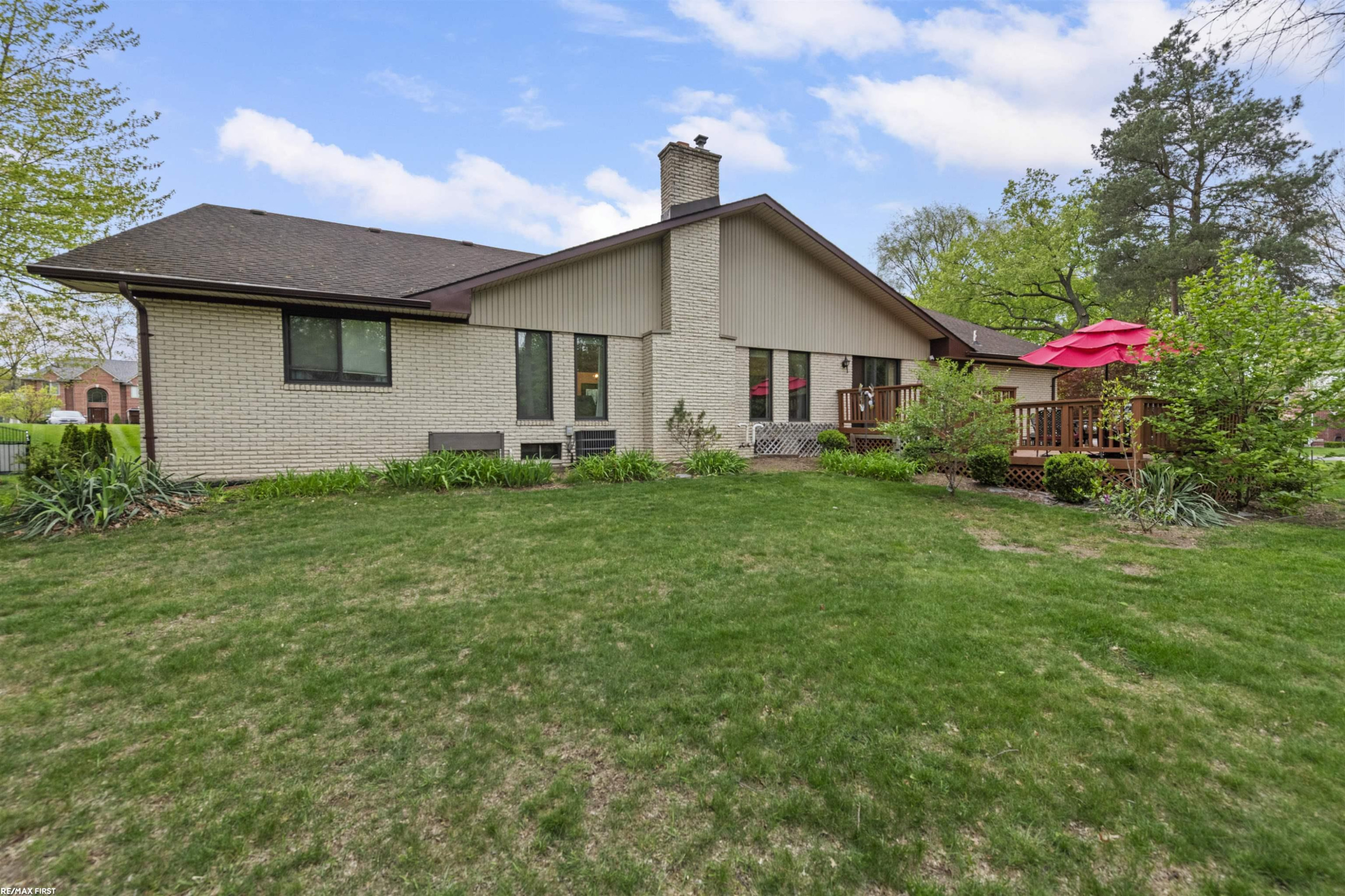 6910 Montgomery Drive, Shelby Twp, MI 48316 — Photo 36