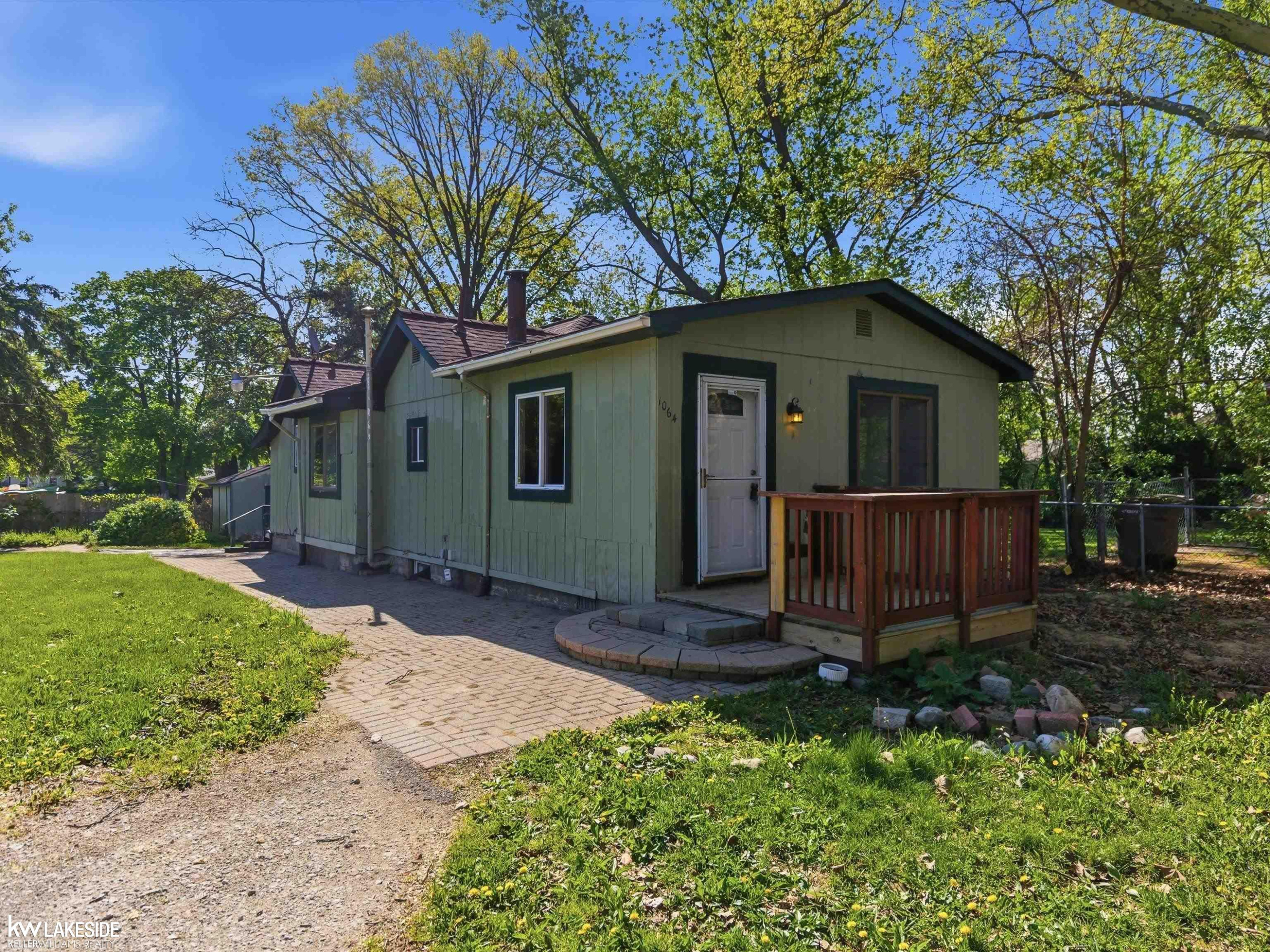 1064 CLOVERLAWN Drive, Pontiac, MI — Photo 2
