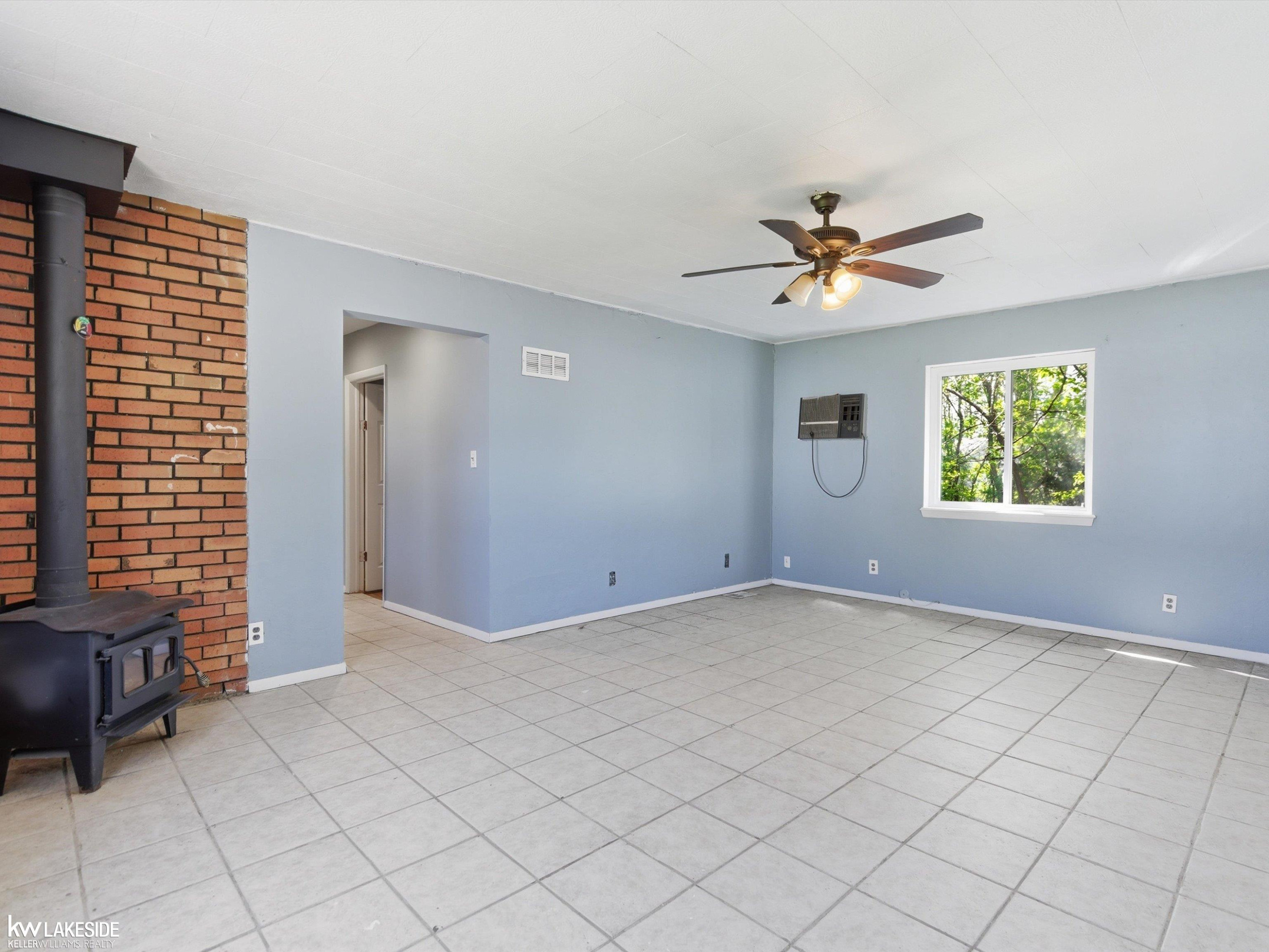 1064 CLOVERLAWN Drive, Pontiac, MI — Photo 3