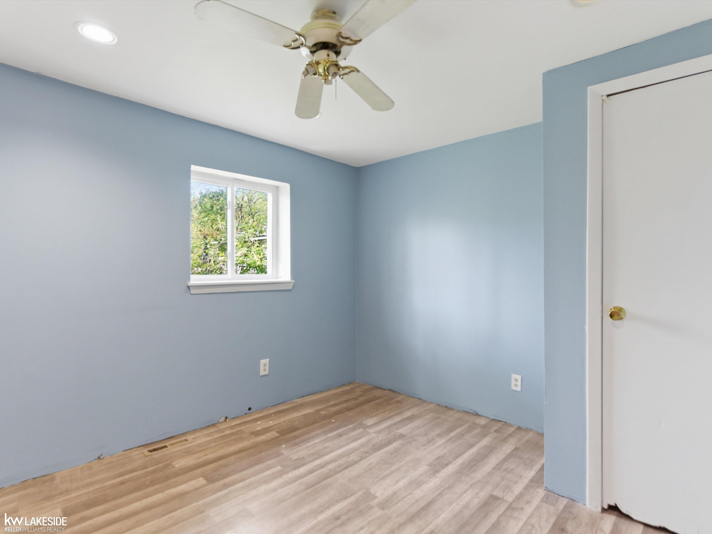 1064 CLOVERLAWN Drive, Pontiac, MI — Photo 11