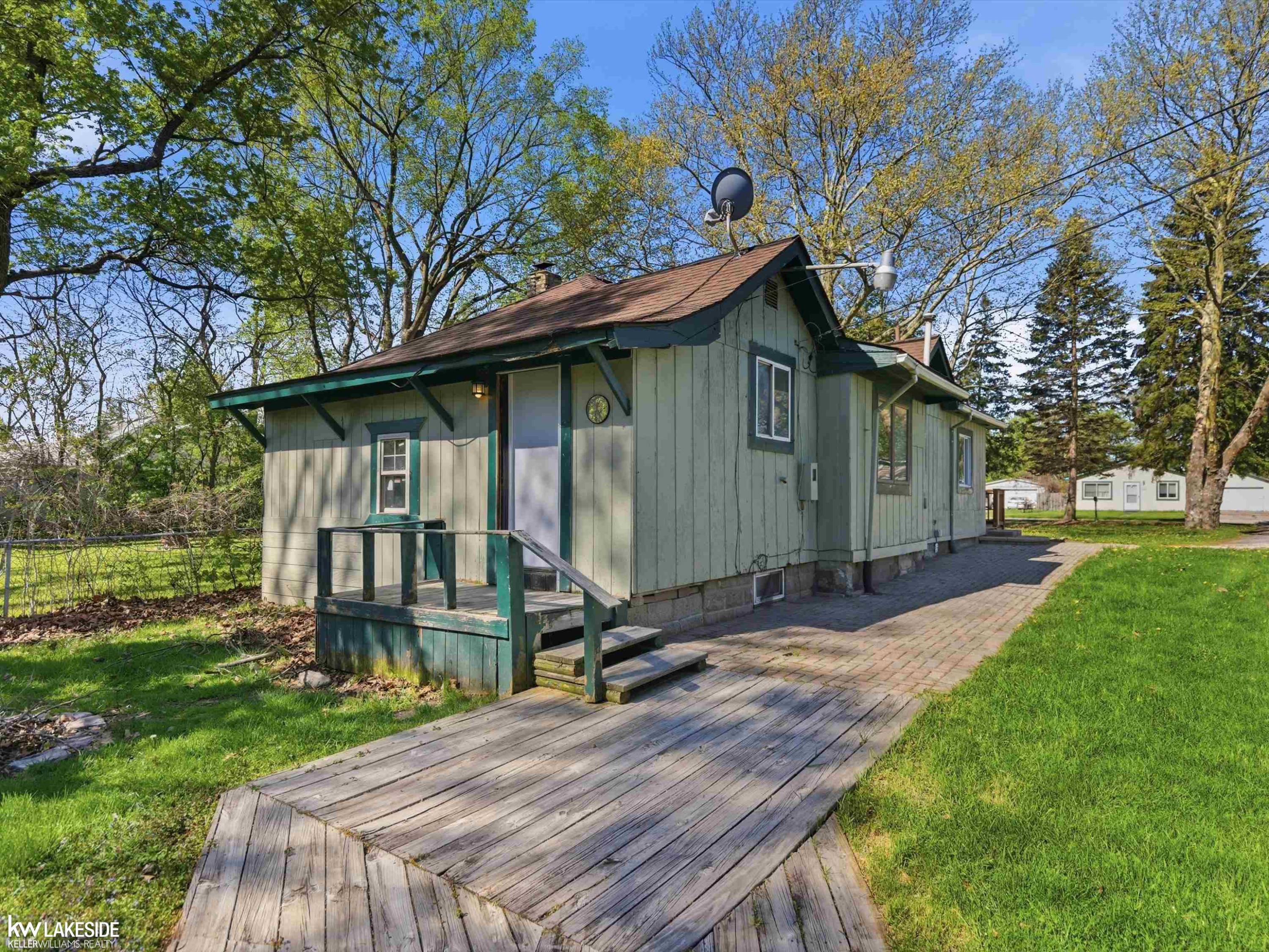 1064 CLOVERLAWN Drive, Pontiac, MI — Photo 18