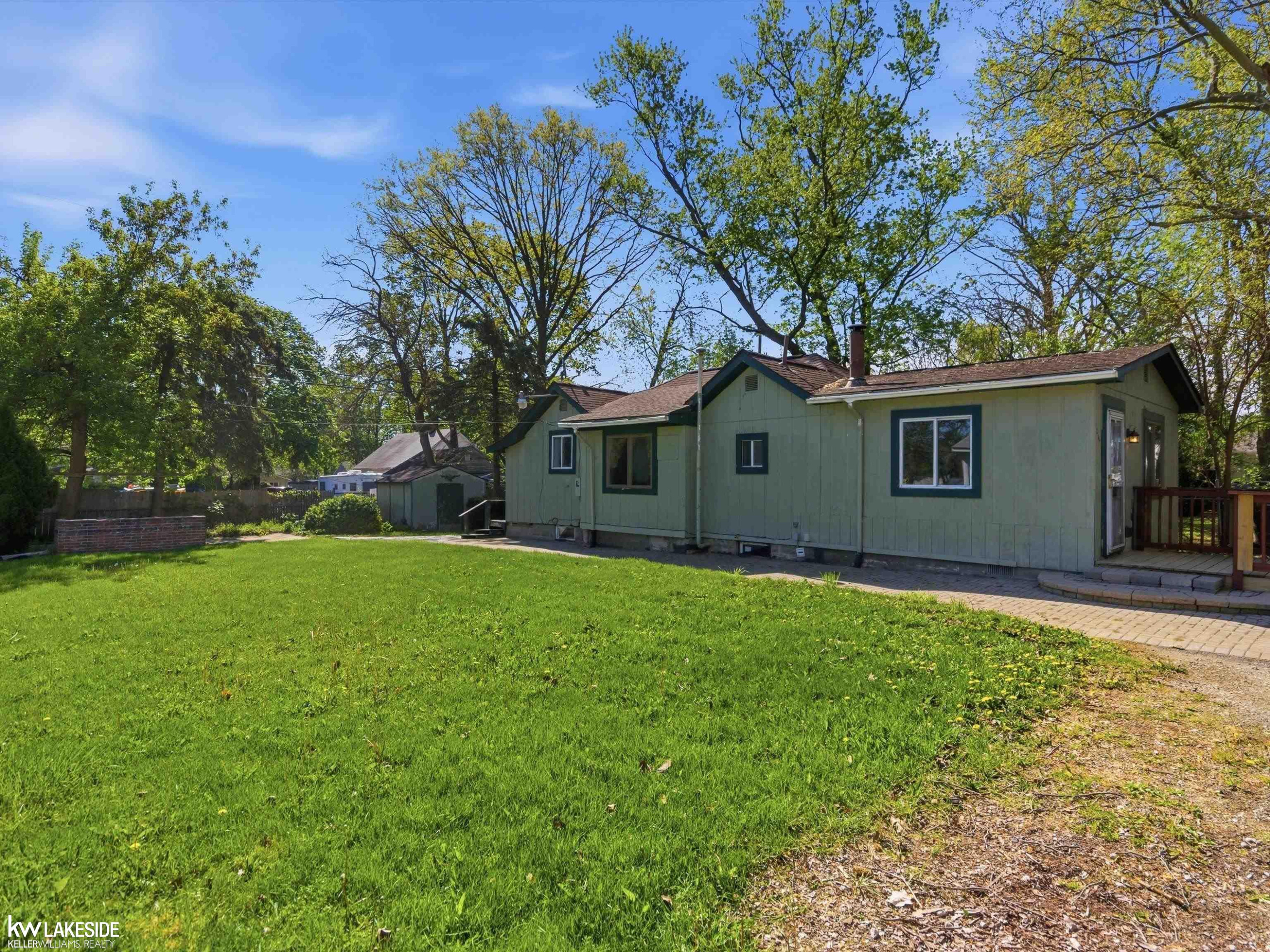 1064 CLOVERLAWN Drive, Pontiac, MI — Photo 21