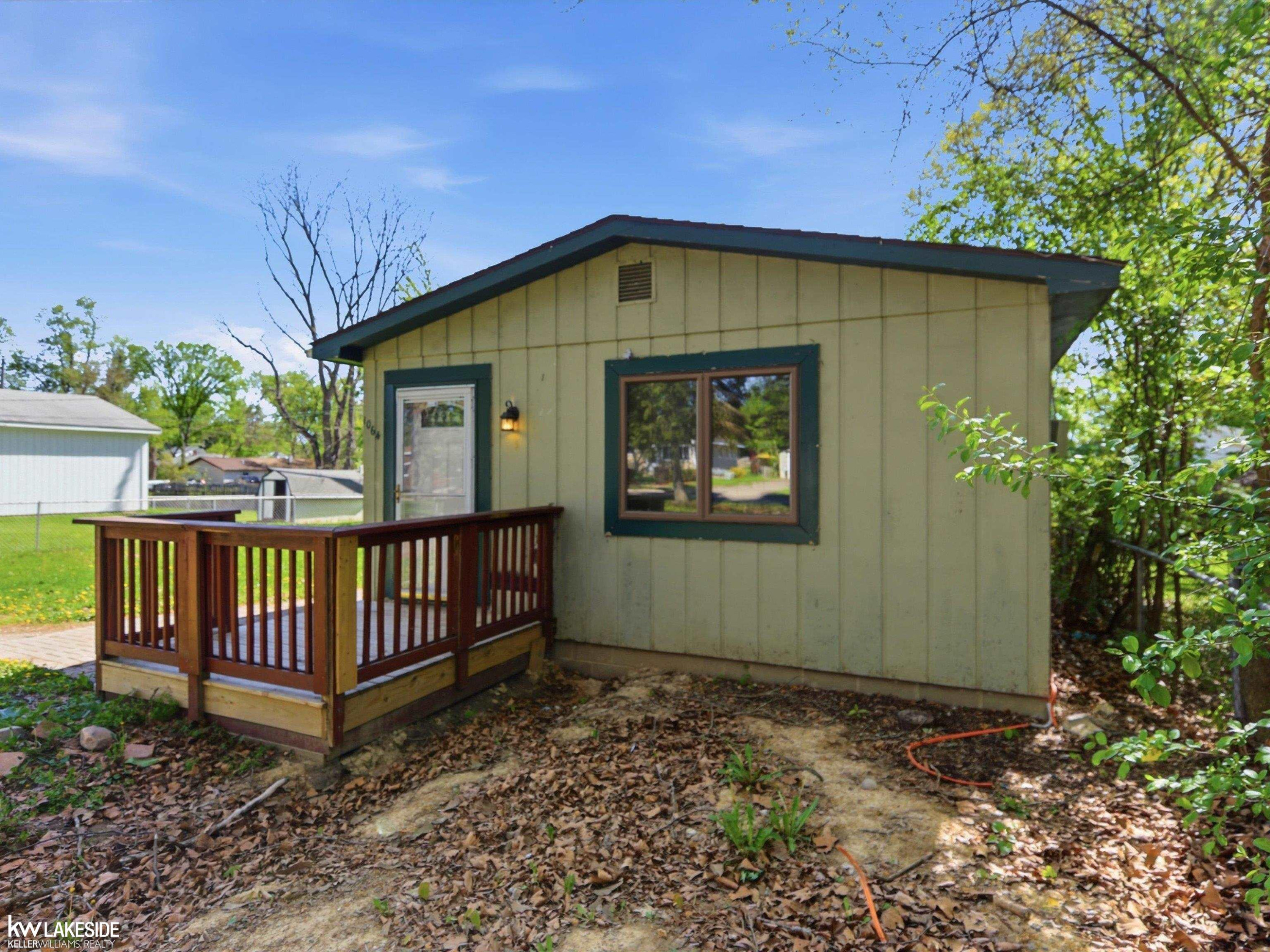 1064 CLOVERLAWN Drive, Pontiac, MI — Photo 22