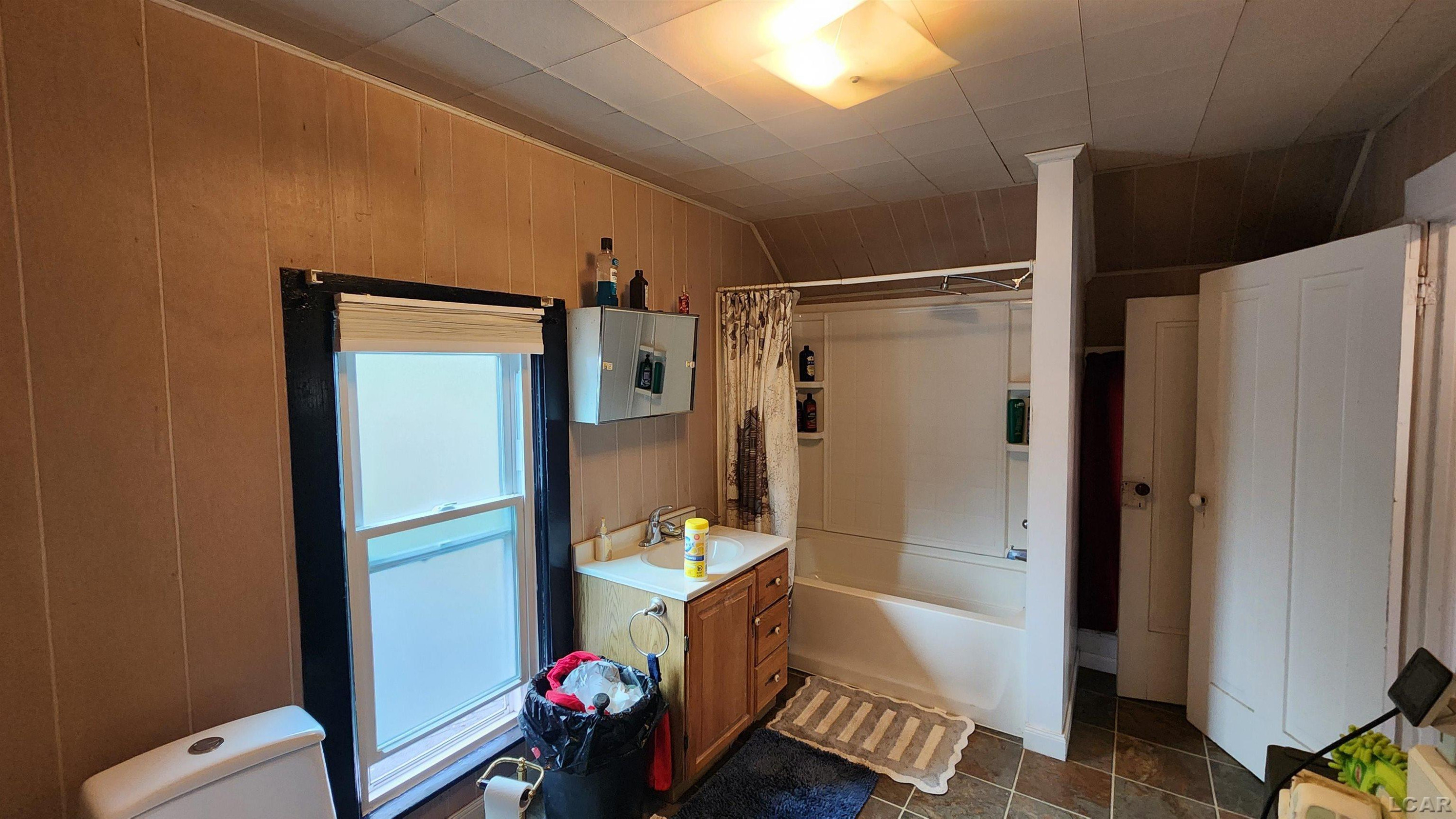 513 N Broad Street, Adrian, MI 49221 — Photo 34