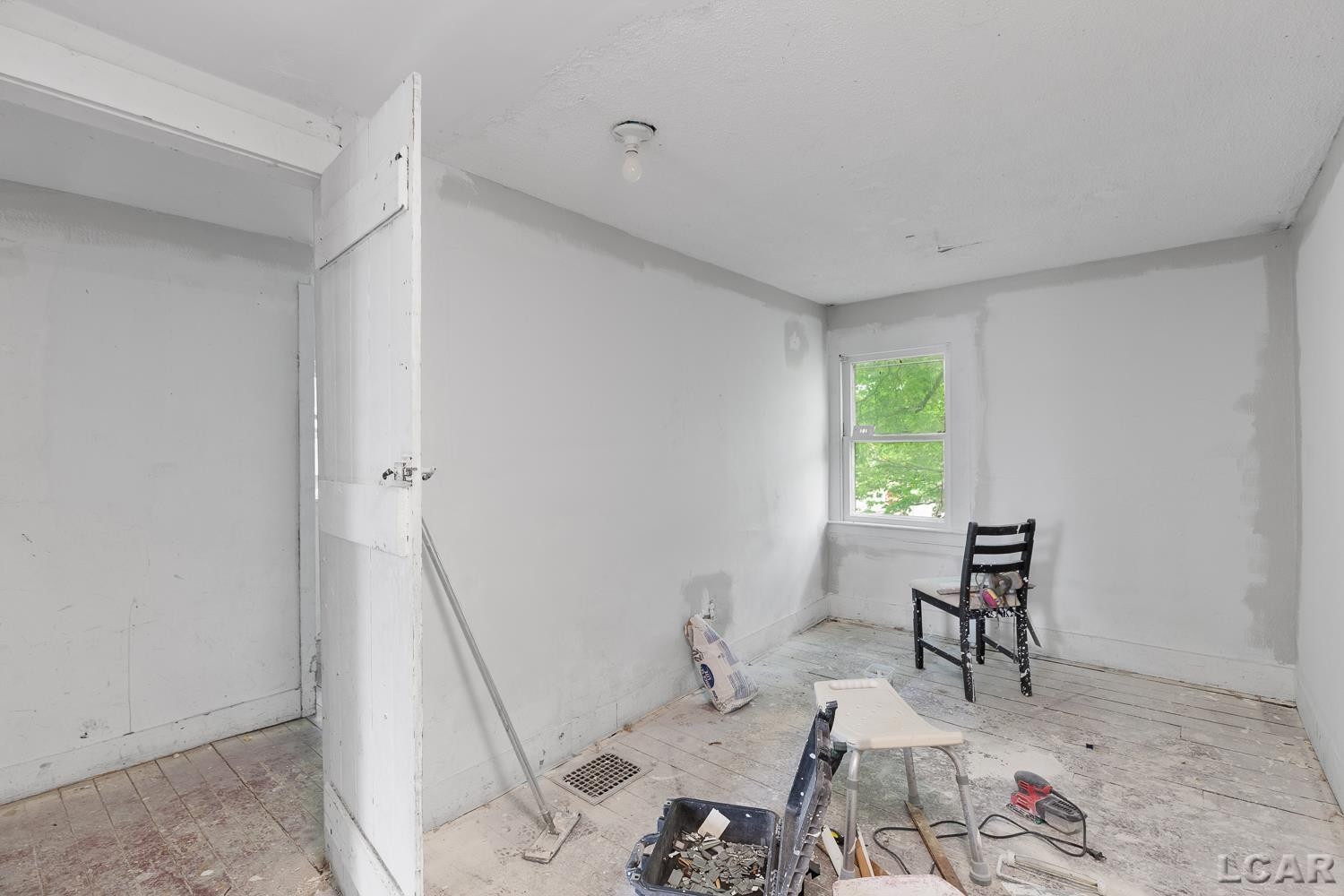 803 E Front Street, Adrian, MI 49221 — Photo 15