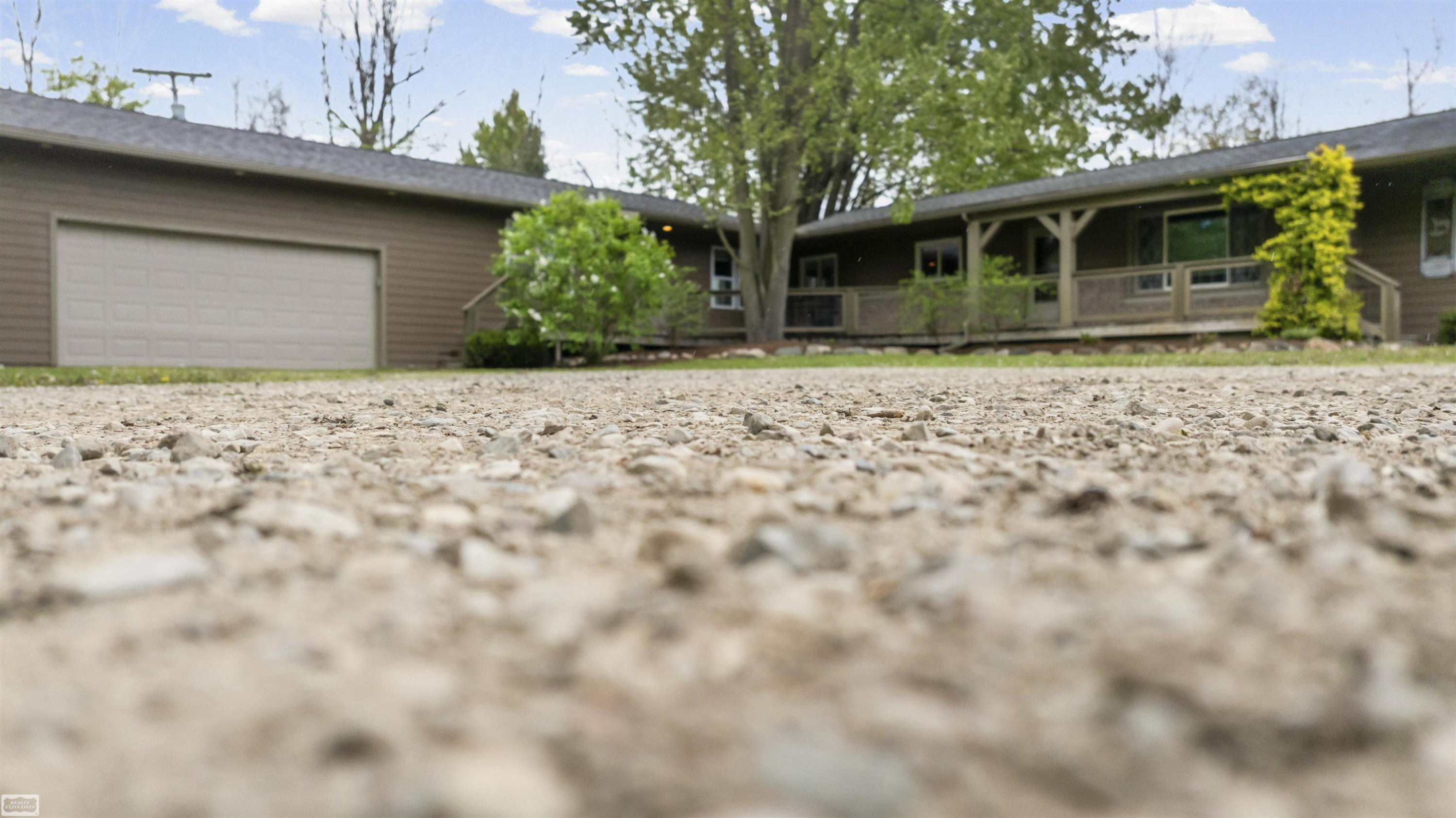 3365 Howland Road, MI 48003 — front exterior
