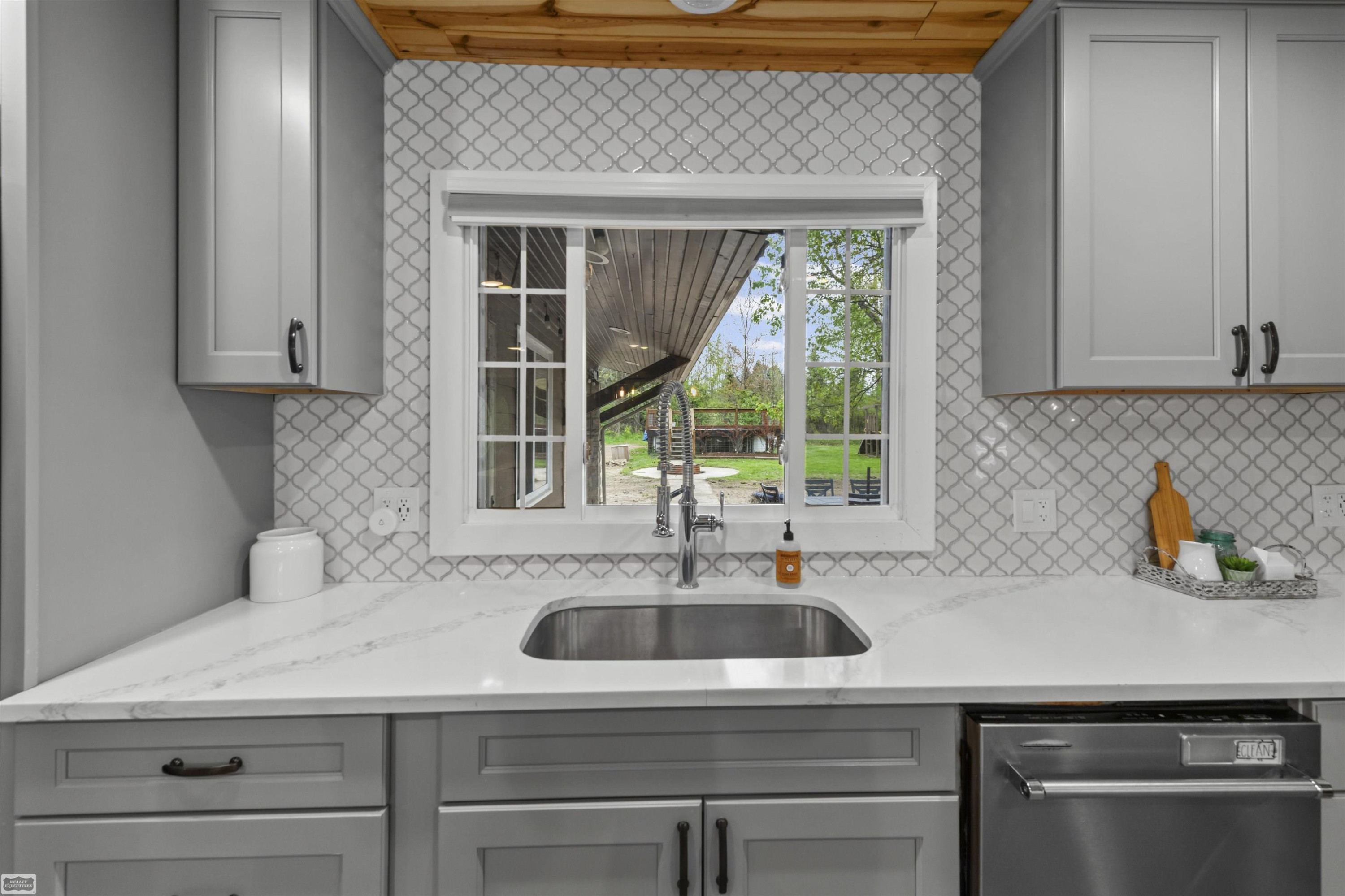 3365 Howland Road, MI 48003 — Photo 8