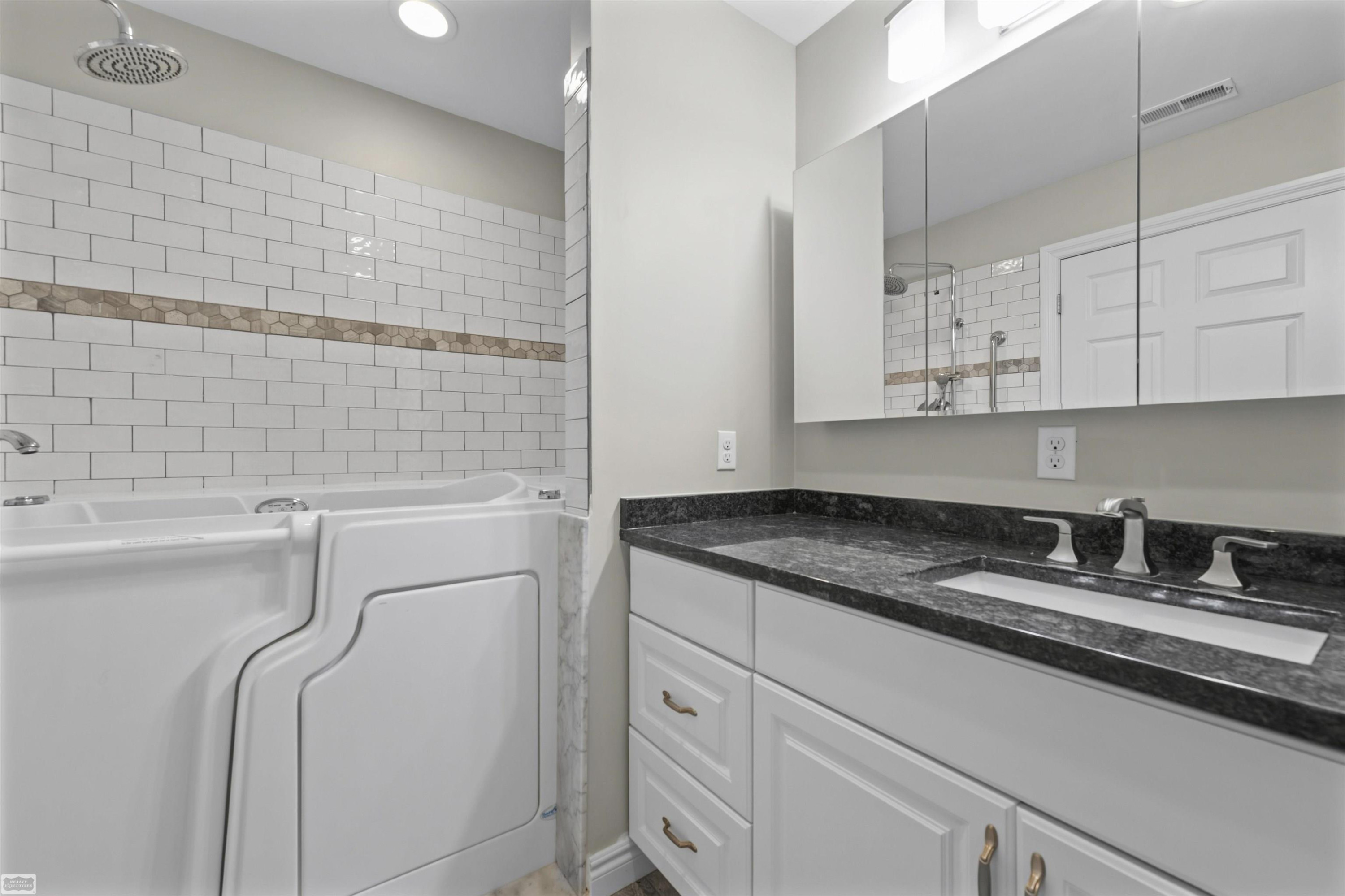 3365 Howland Road, MI 48003 — Photo 32