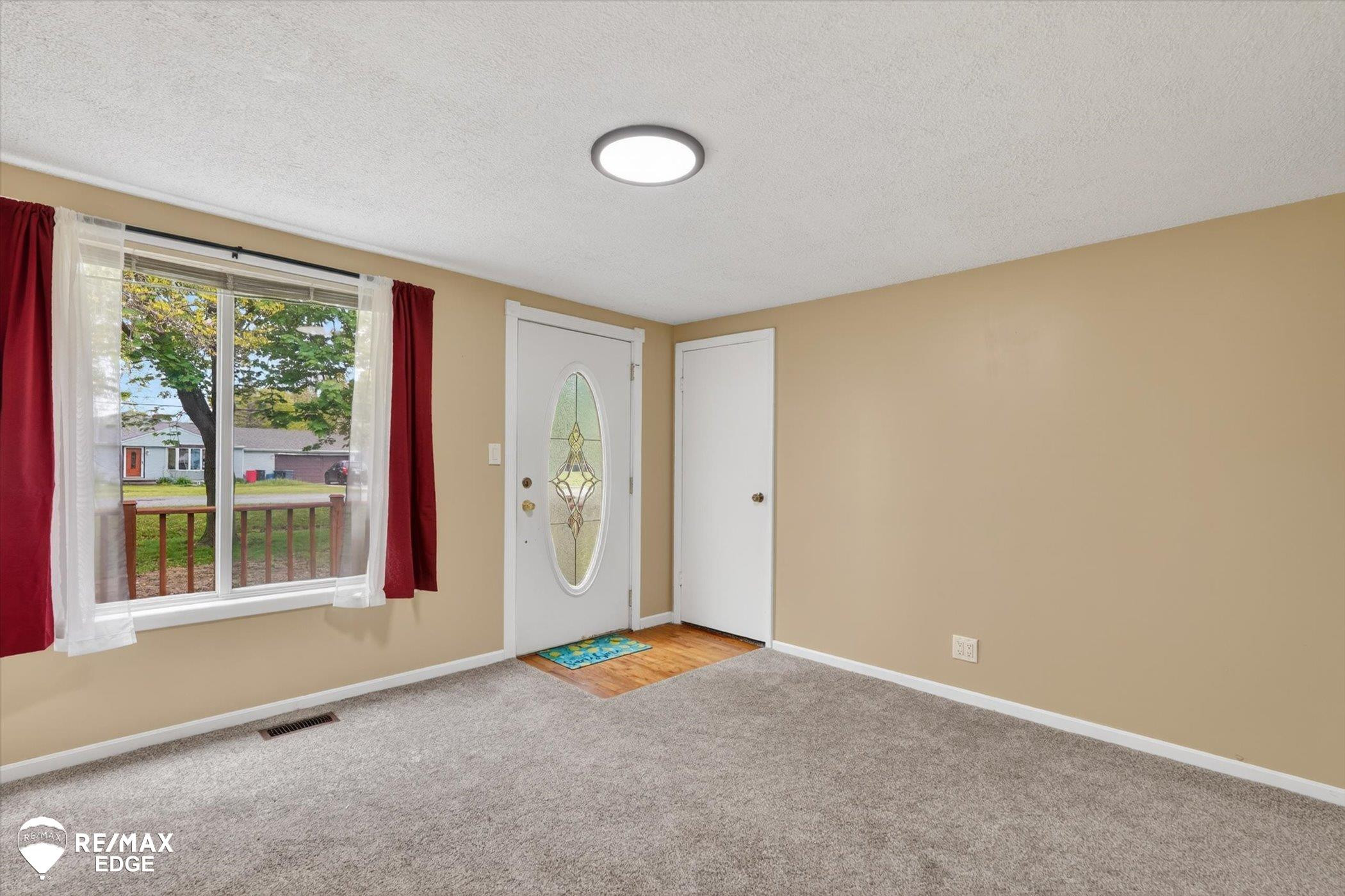 6120 Surrey Lane, Burton, MI 48519 — Photo 9