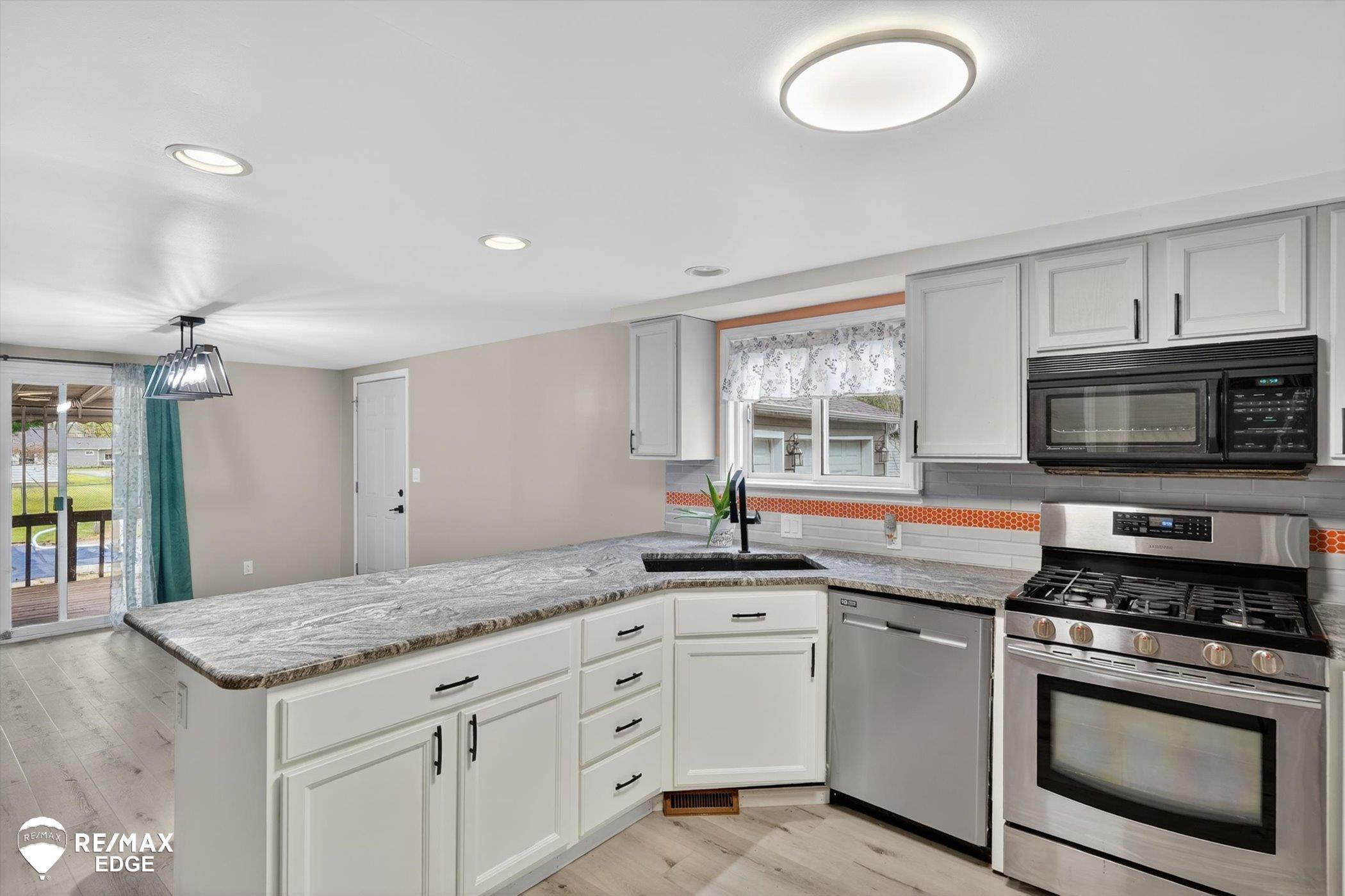 6120 Surrey Lane, Burton, MI 48519 — Photo 10