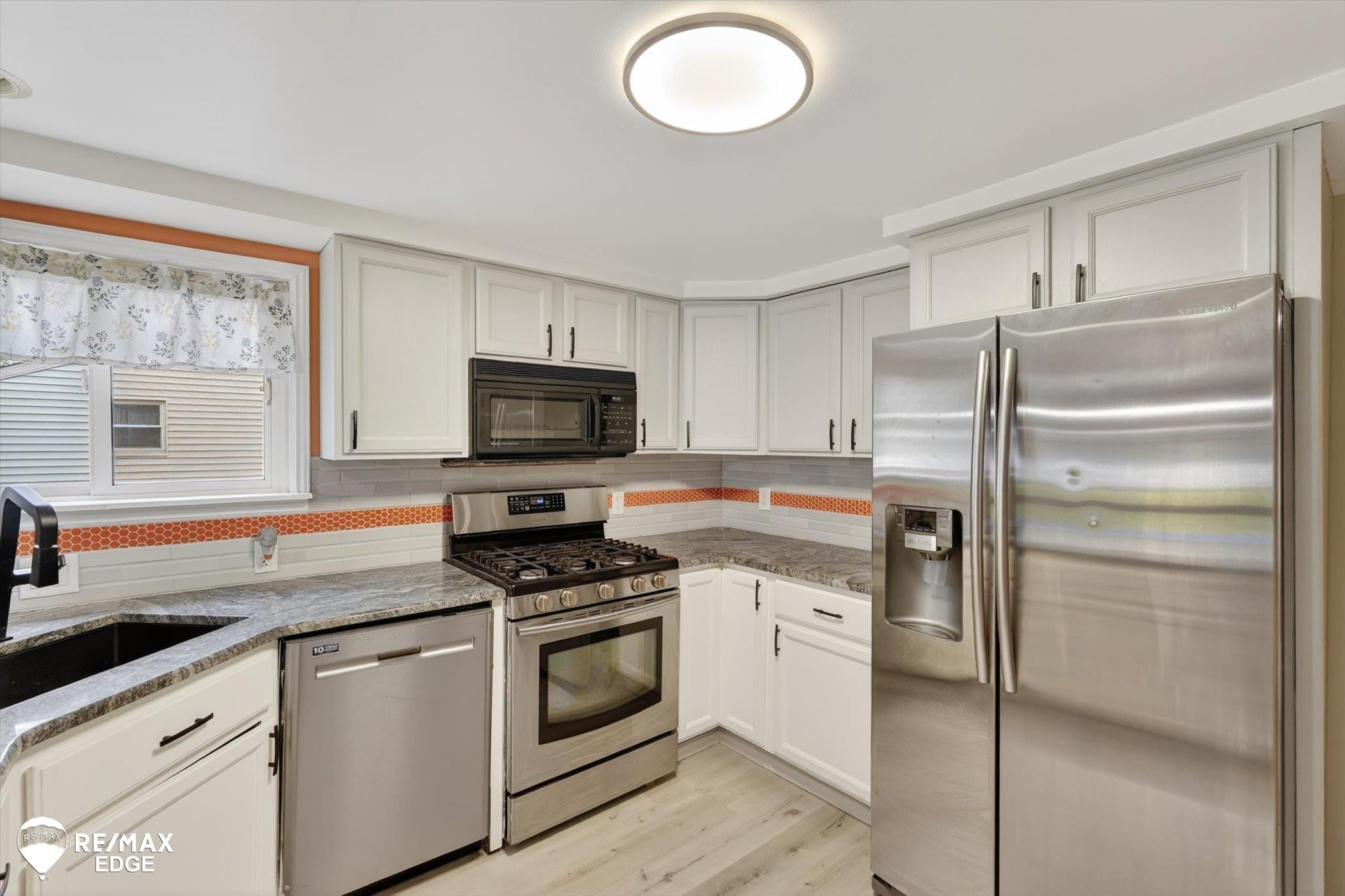 6120 Surrey Lane, Burton, MI 48519 — Photo 12