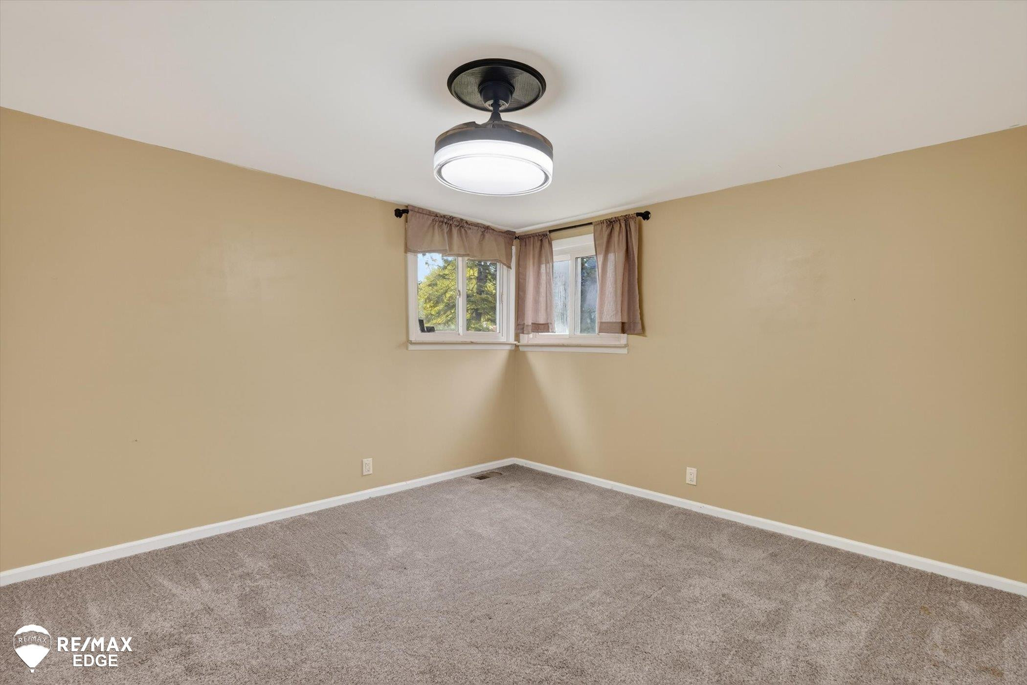 6120 Surrey Lane, Burton, MI 48519 — Photo 23