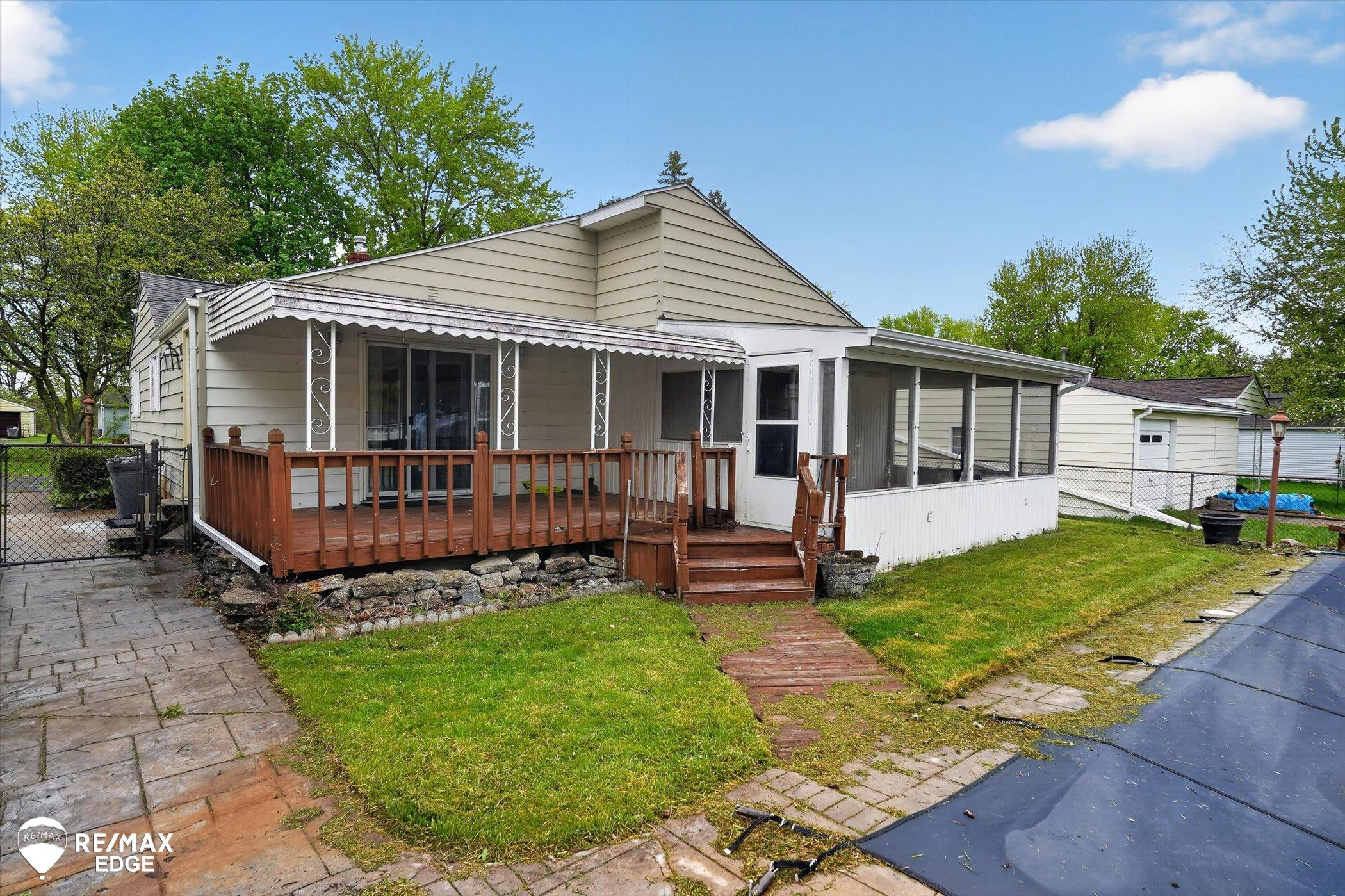 6120 Surrey Lane, Burton, MI 48519 — Photo 38