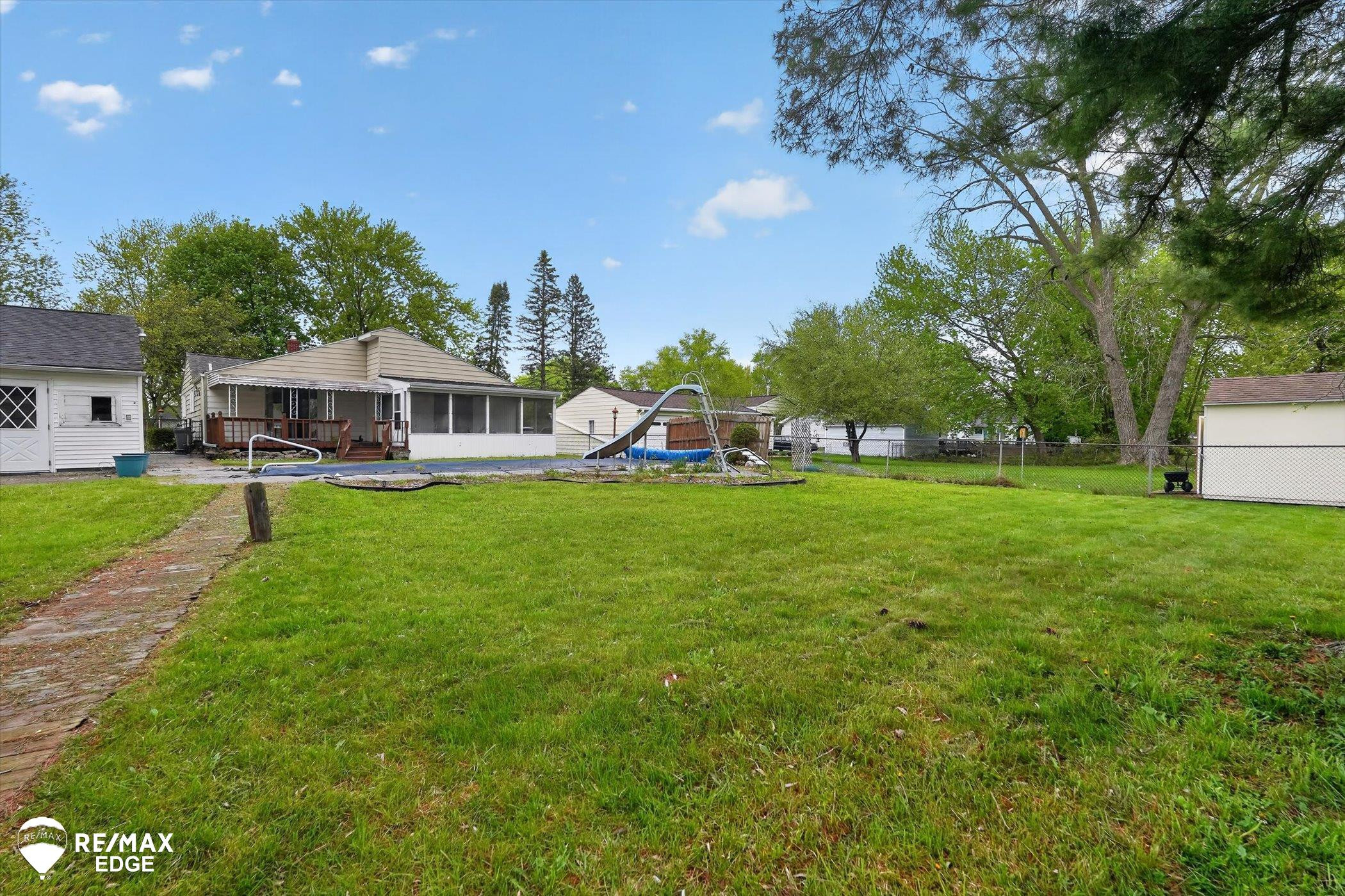 6120 Surrey Lane, Burton, MI 48519 — Photo 43