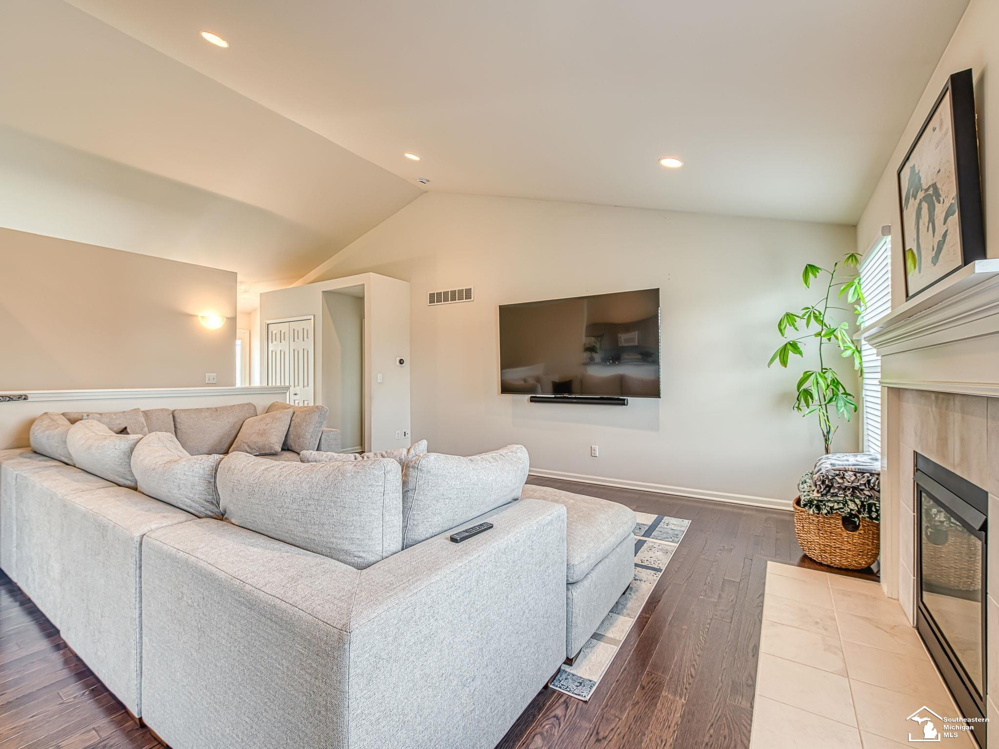 901 Plum Tree Circle, Monroe, MI 48161 — Photo 5