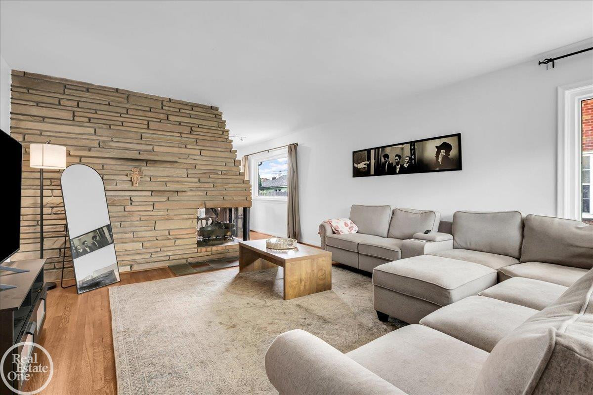 2313 Stanhope Street, Grosse Pointe Woods, MI 48236 — Photo 8