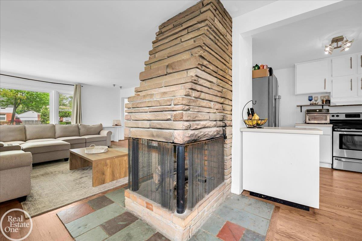 2313 Stanhope Street, Grosse Pointe Woods, MI 48236 — Photo 10