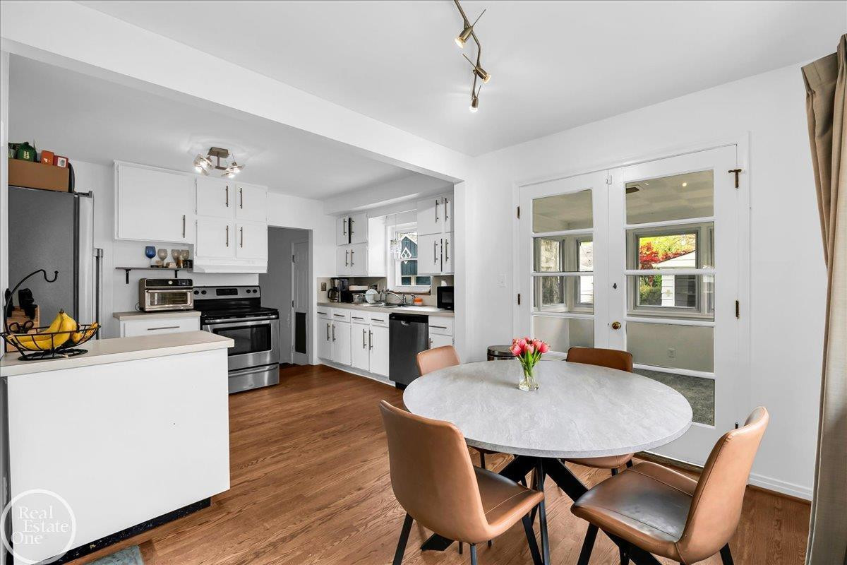 2313 Stanhope Street, Grosse Pointe Woods, MI 48236 — Photo 11
