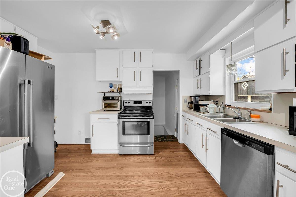 2313 Stanhope Street, Grosse Pointe Woods, MI 48236 — Photo 12