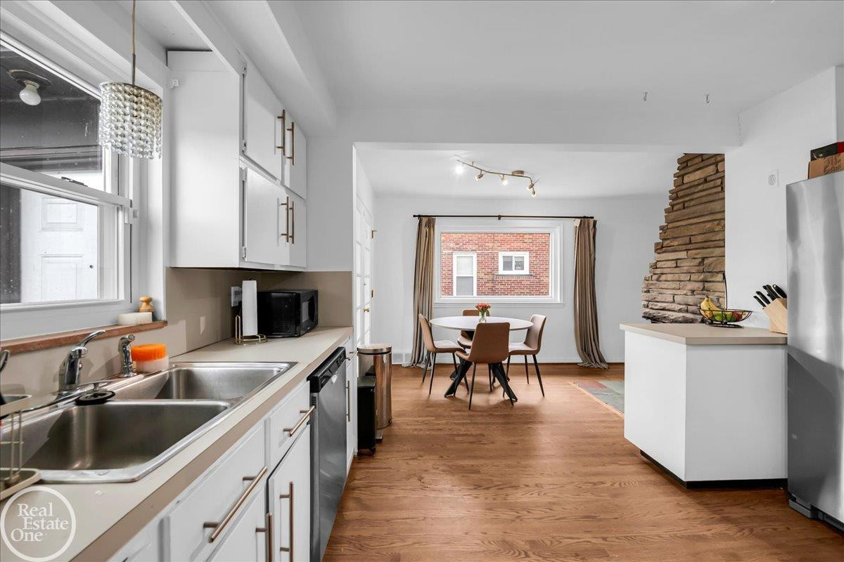 2313 Stanhope Street, Grosse Pointe Woods, MI 48236 — Photo 15