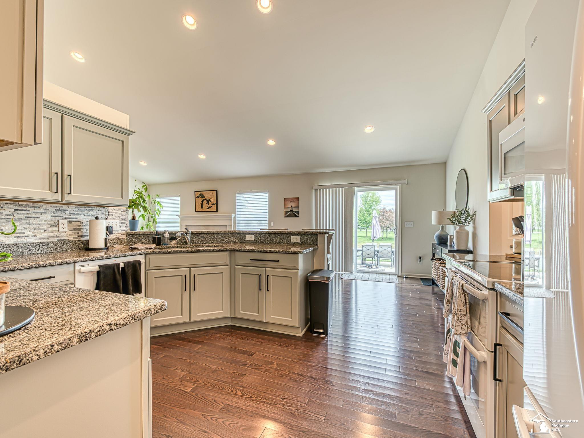 901 Plum Tree Circle, Monroe, MI 48161 — Photo 12