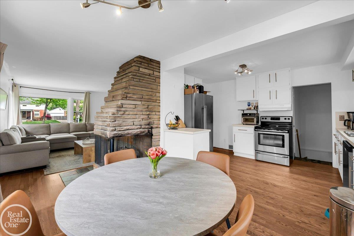 2313 Stanhope Street, Grosse Pointe Woods, MI 48236 — Photo 17