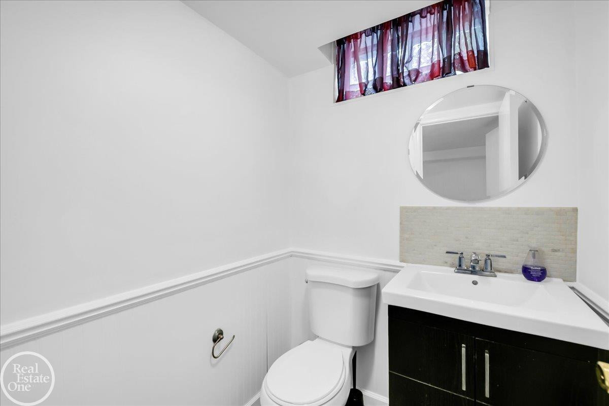 2313 Stanhope Street, Grosse Pointe Woods, MI 48236 — Photo 30
