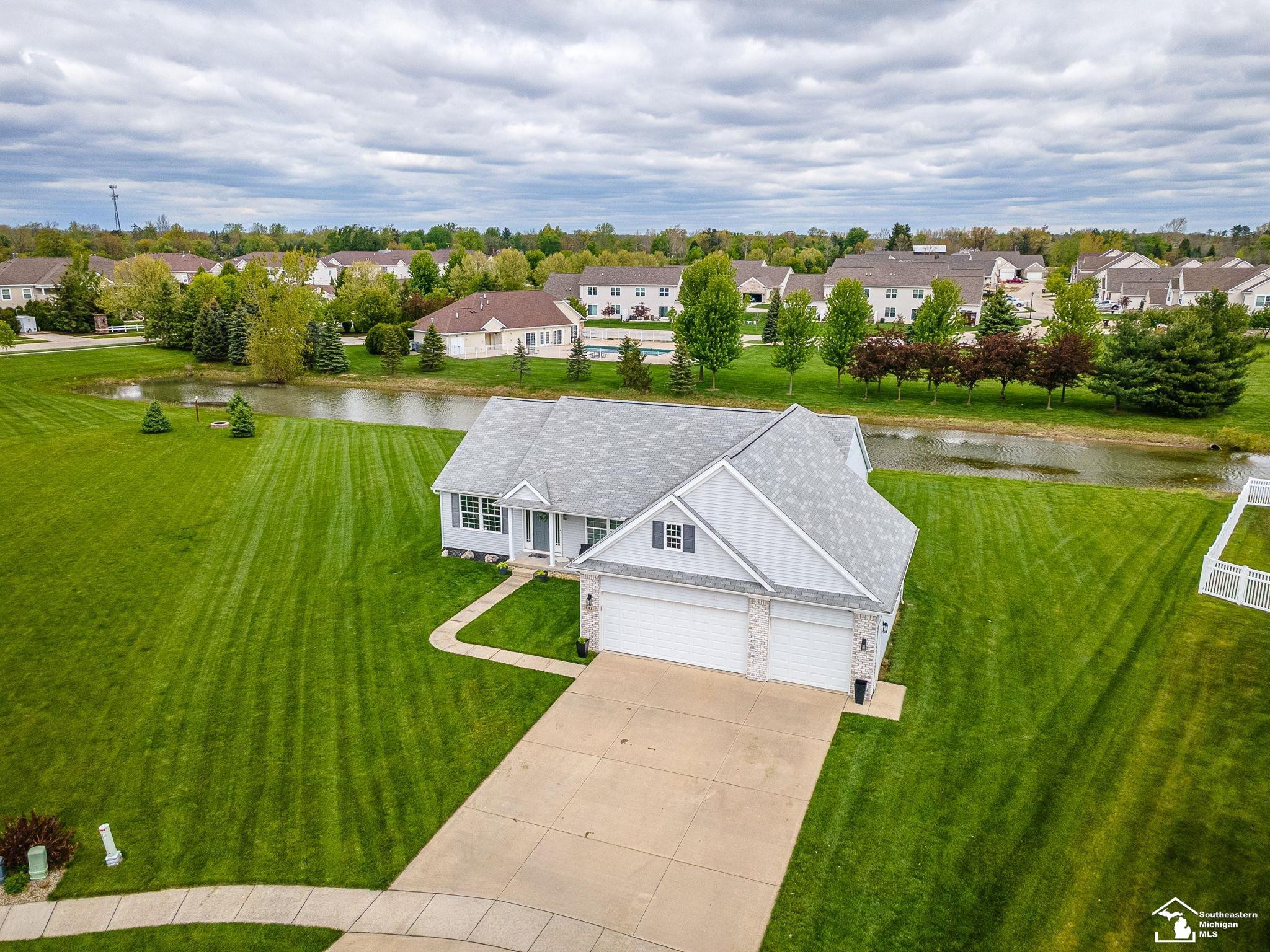 901 Plum Tree Circle, Monroe, MI 48161 — Photo 46