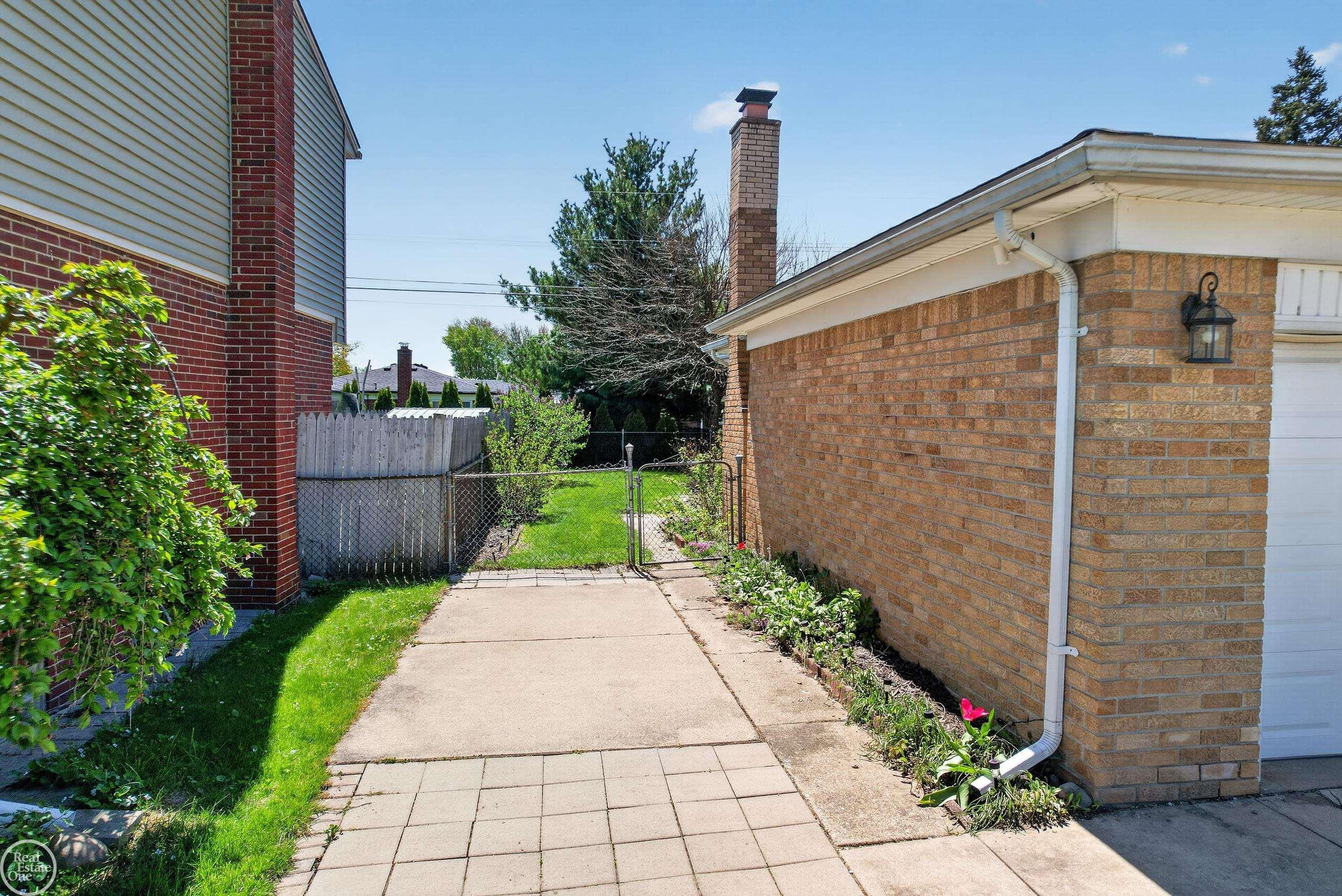 42159 Mac Rae Drive, Sterling Heights, MI 48313 — Photo 32