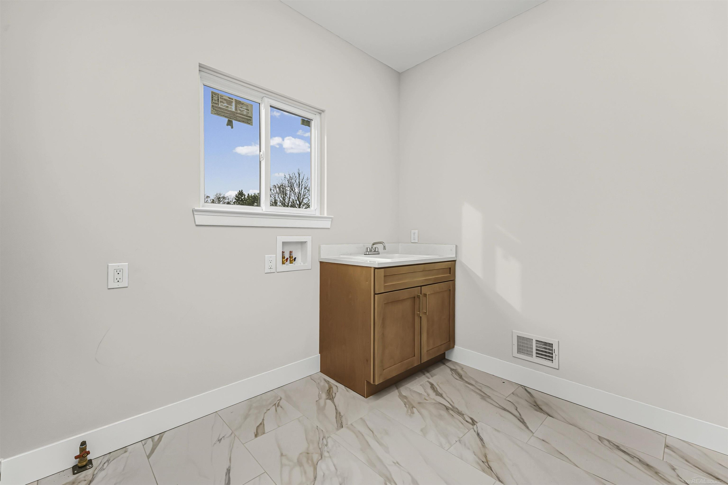 6519 Jamie Lane, Grand Blanc, MI 48439 — Photo 25