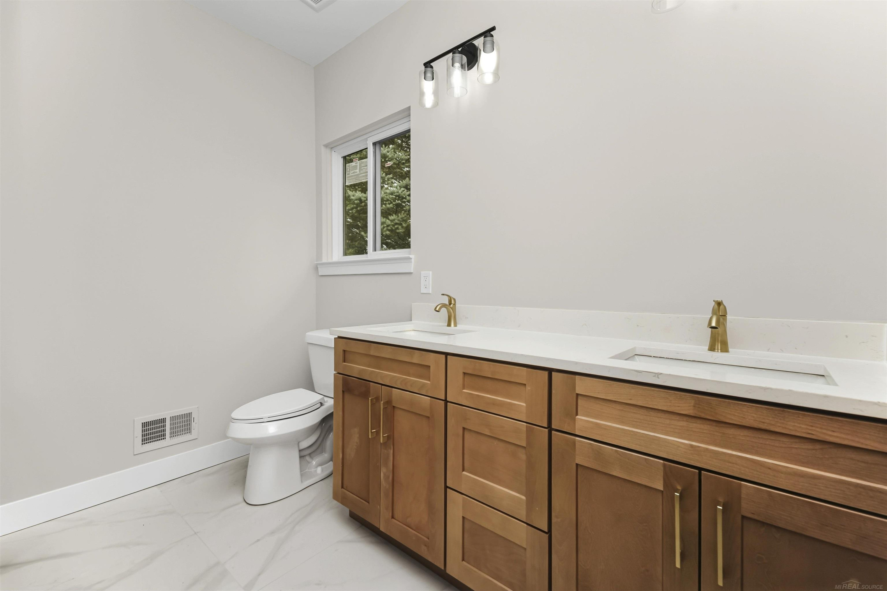 6519 Jamie Lane, Grand Blanc, MI 48439 — Photo 32
