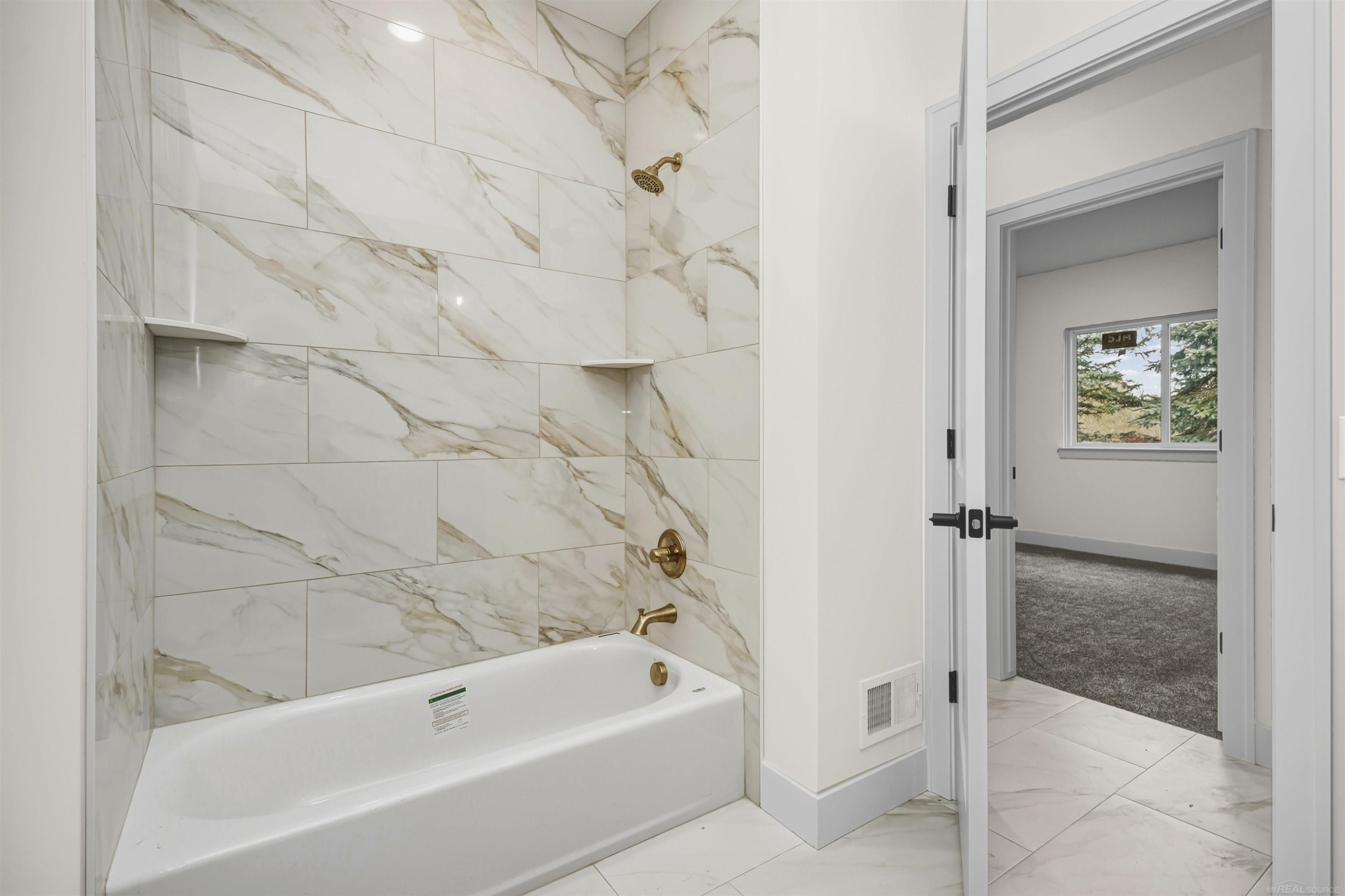 6519 Jamie Lane, Grand Blanc, MI 48439 — Photo 39