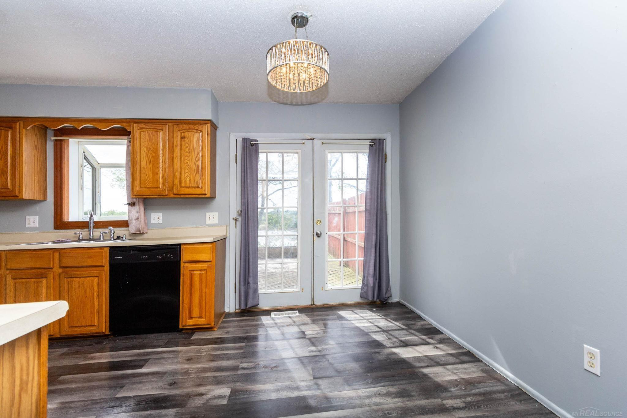 13281 Lake Point Boulevard, MI 48111 — Photo 10