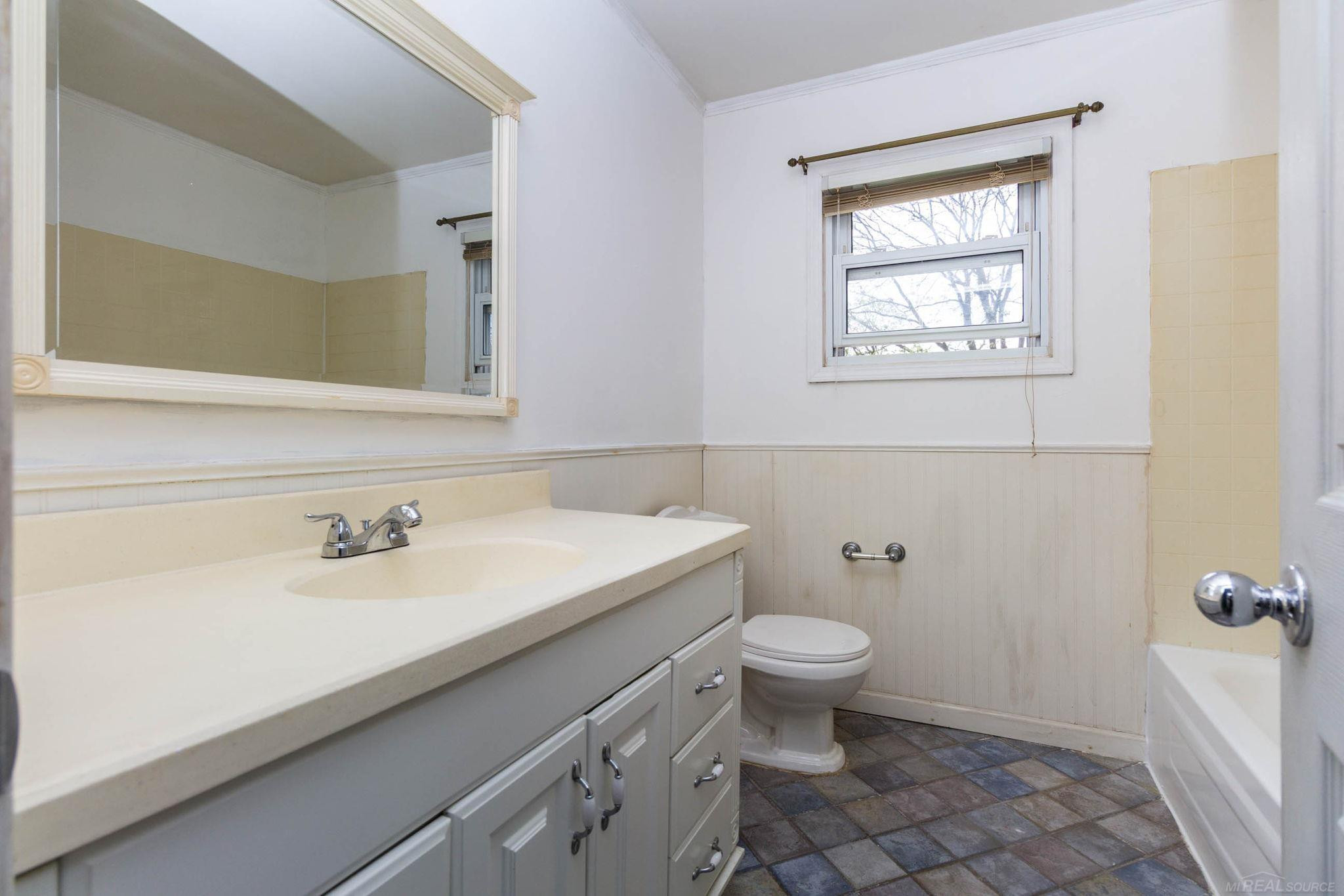 13281 Lake Point Boulevard, MI 48111 — Photo 16