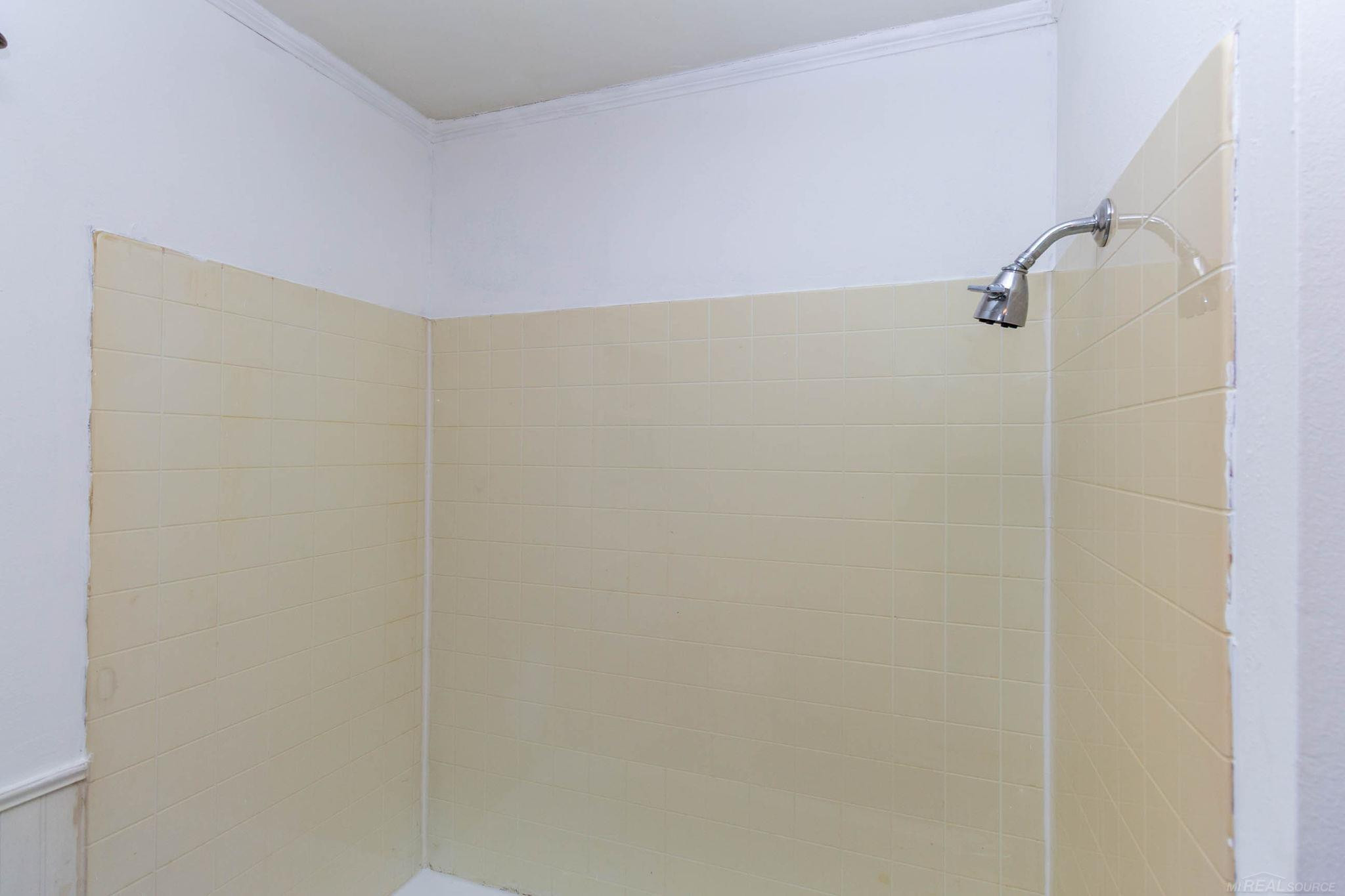 13281 Lake Point Boulevard, MI 48111 — Photo 17