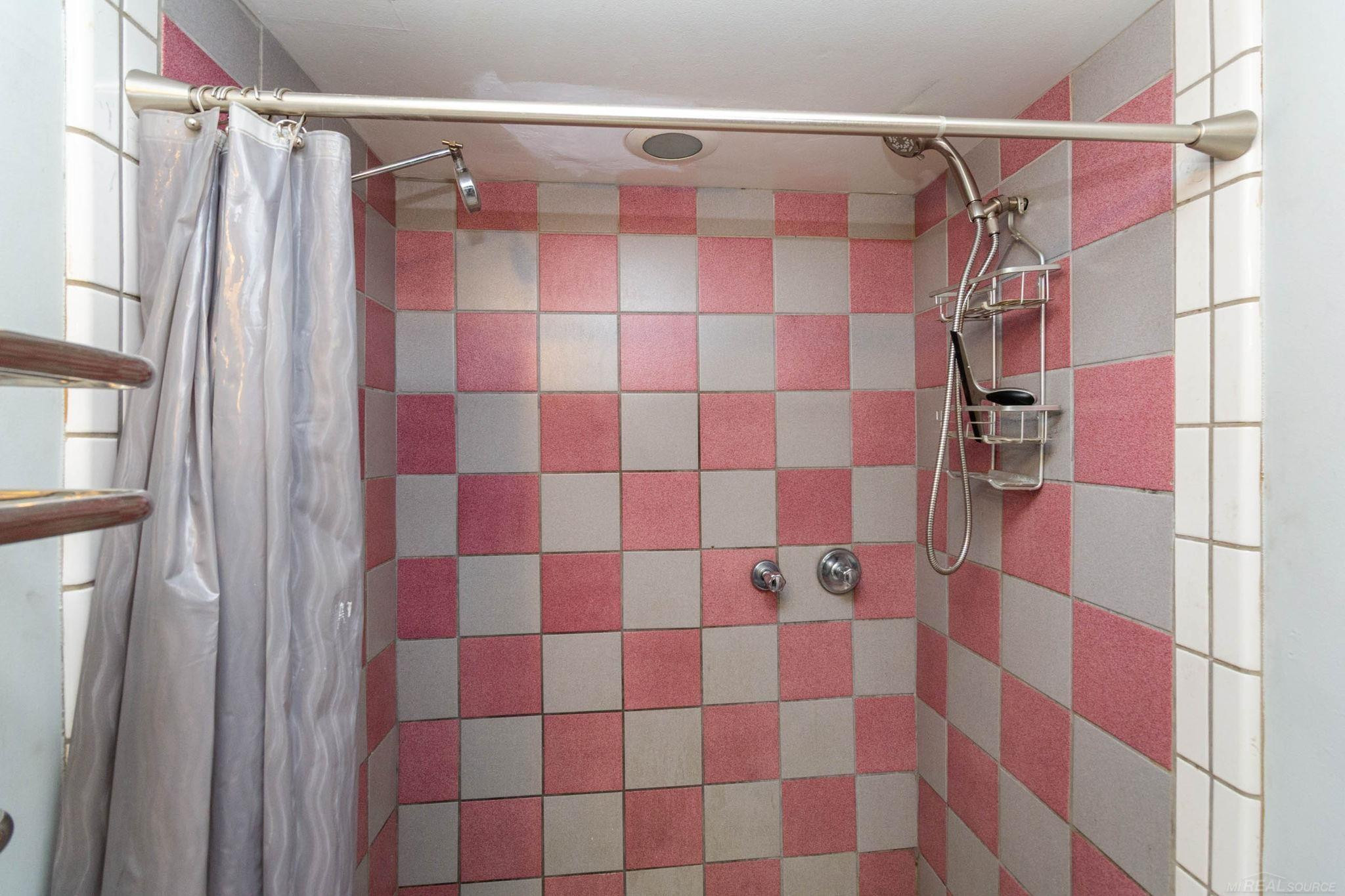 13281 Lake Point Boulevard, MI 48111 — Photo 21