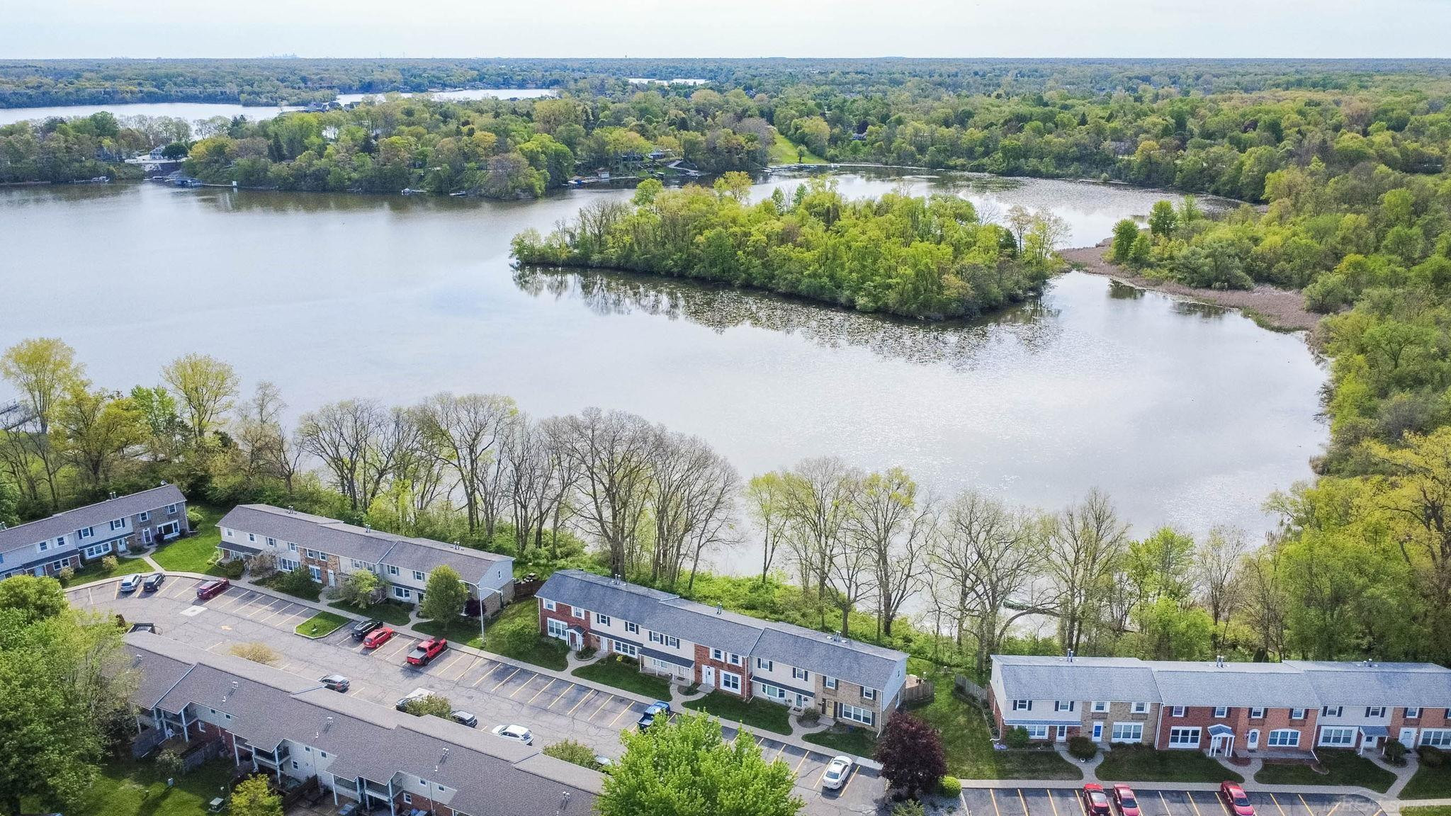 13281 Lake Point Boulevard, MI 48111 — Photo 35