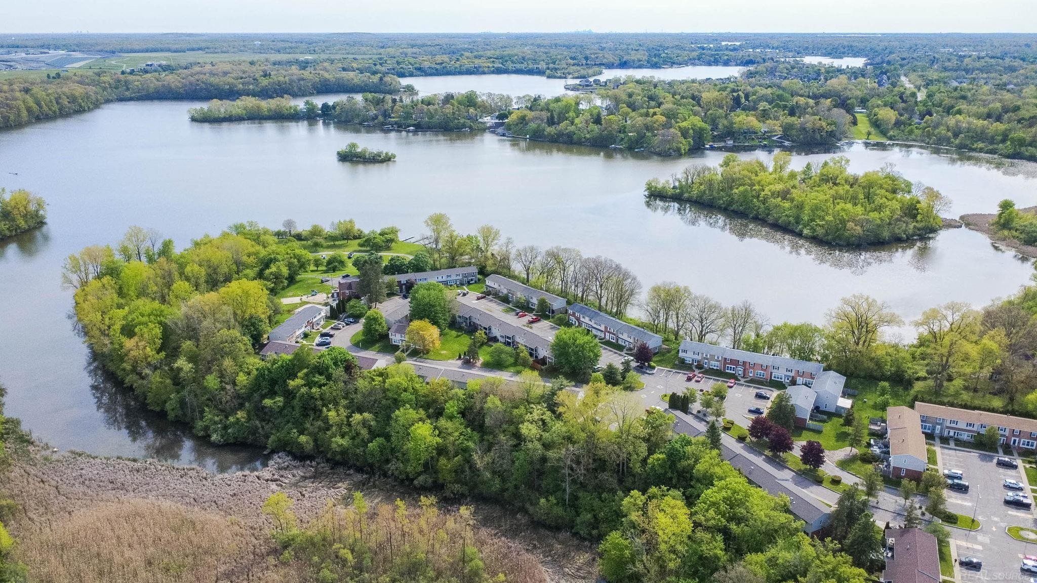 13281 Lake Point Boulevard, MI 48111 — Photo 36
