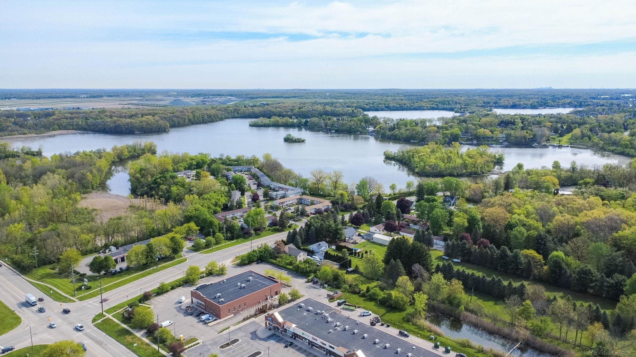 13281 Lake Point Boulevard, MI 48111 — Photo 37