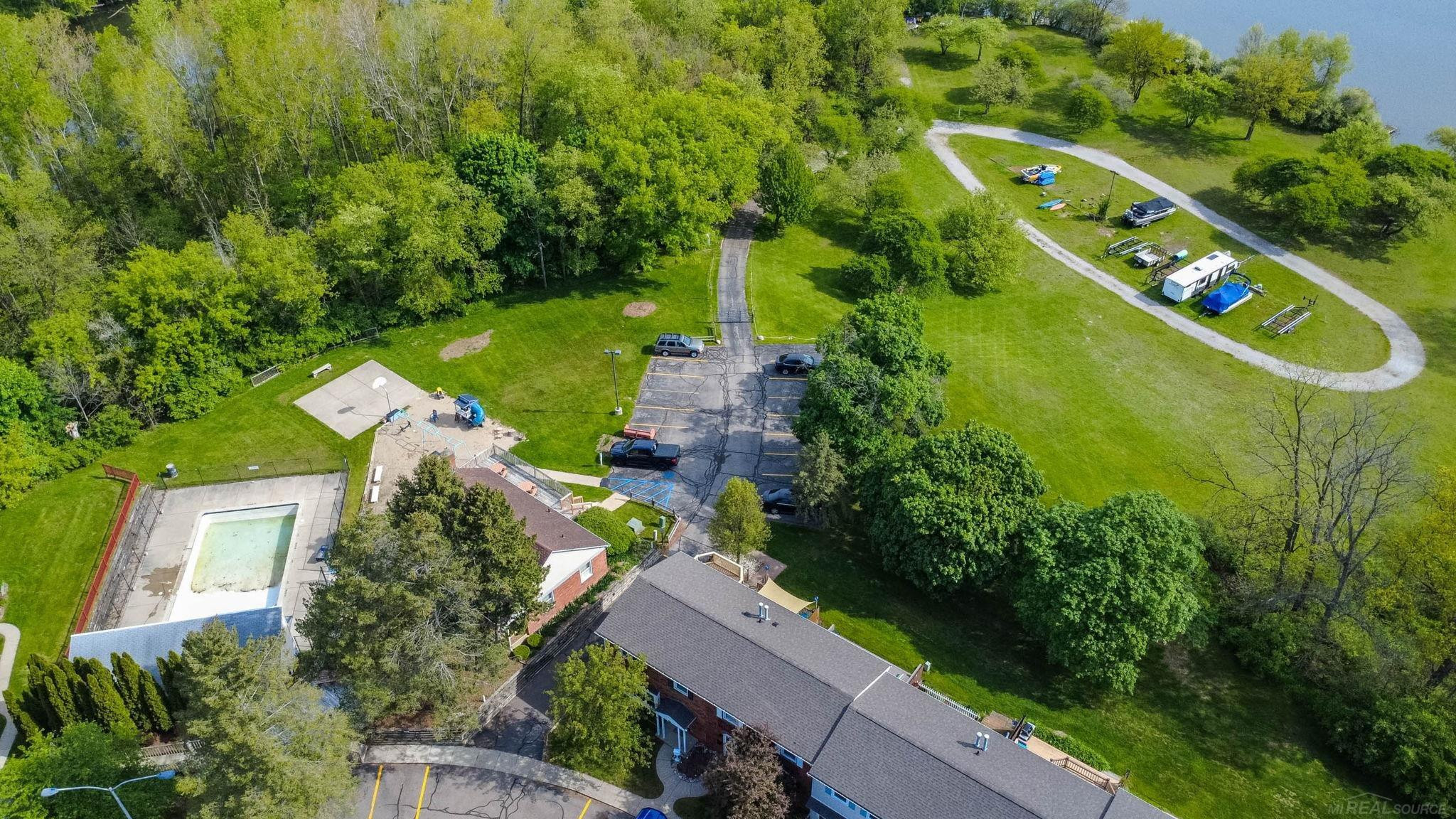 13281 Lake Point Boulevard, MI 48111 — Photo 44