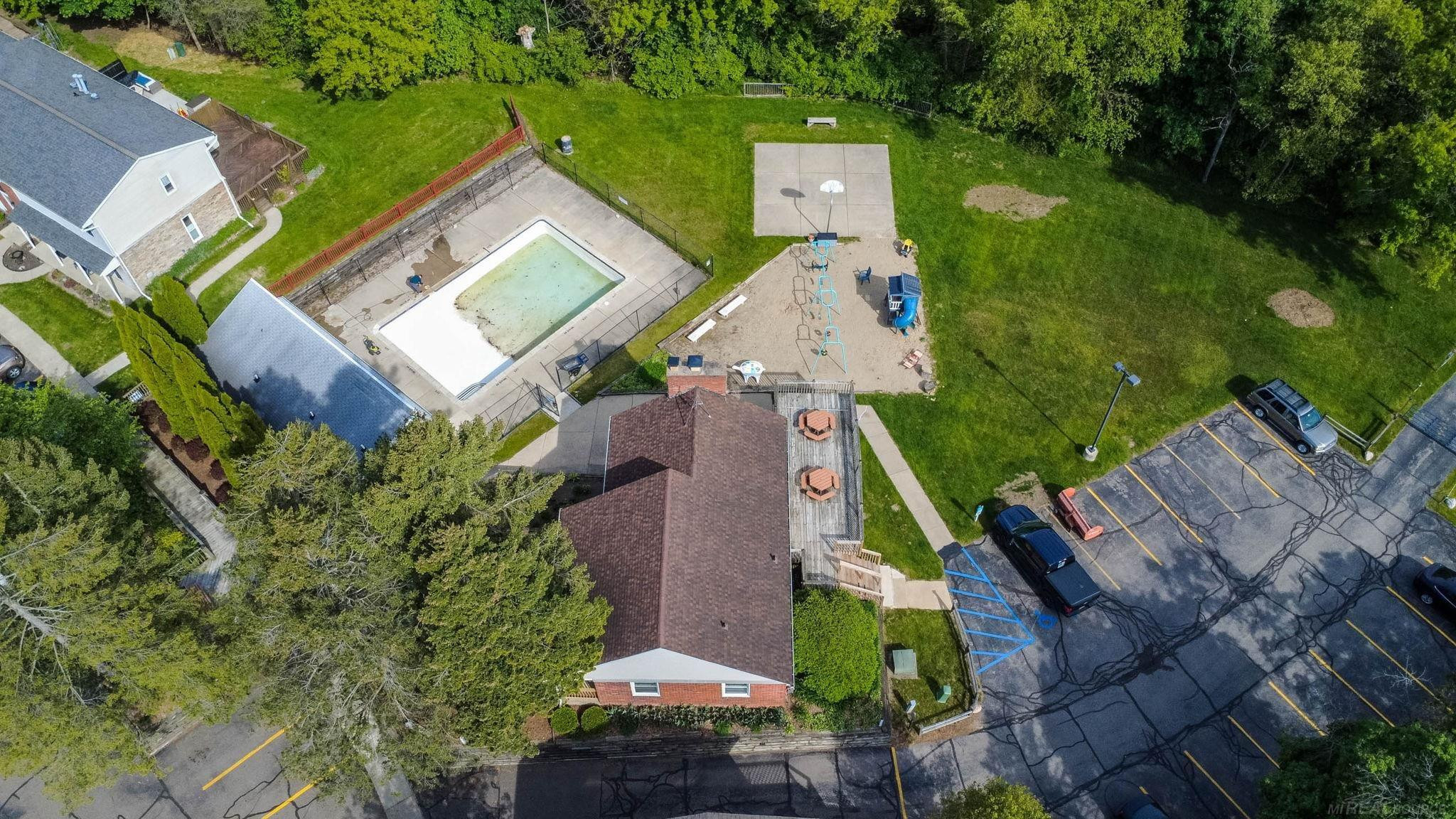 13281 Lake Point Boulevard, MI 48111 — Photo 45